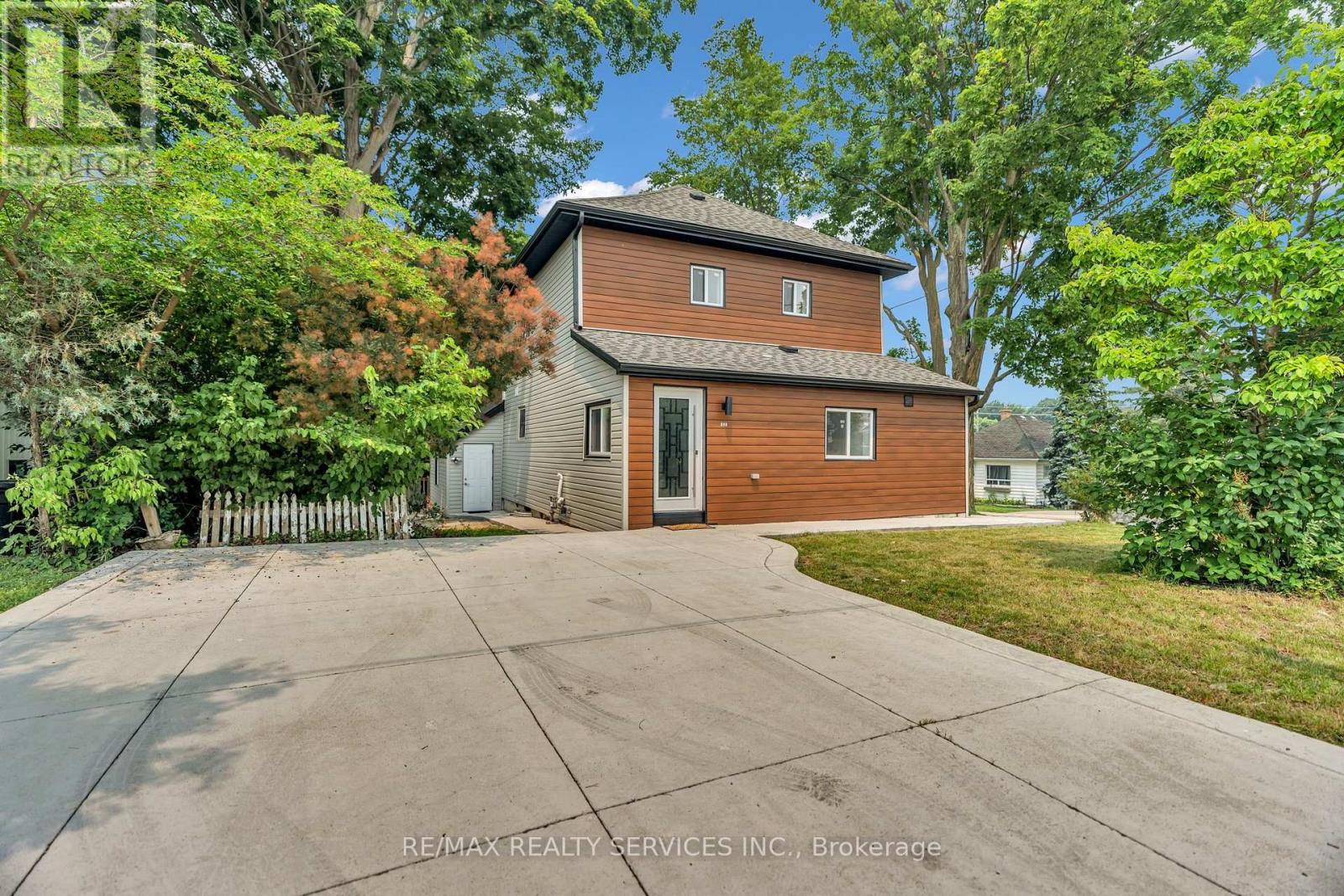 727 COLLEGE AVENUE, Woodstock, Ontario