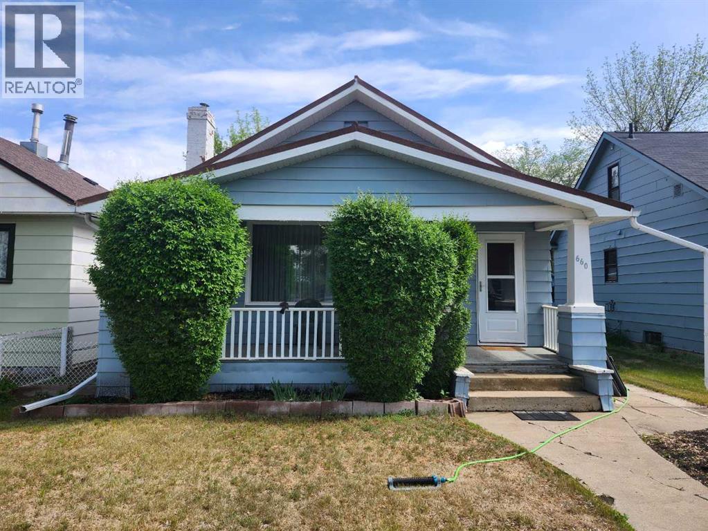 660 6 Avenue E, Drumheller