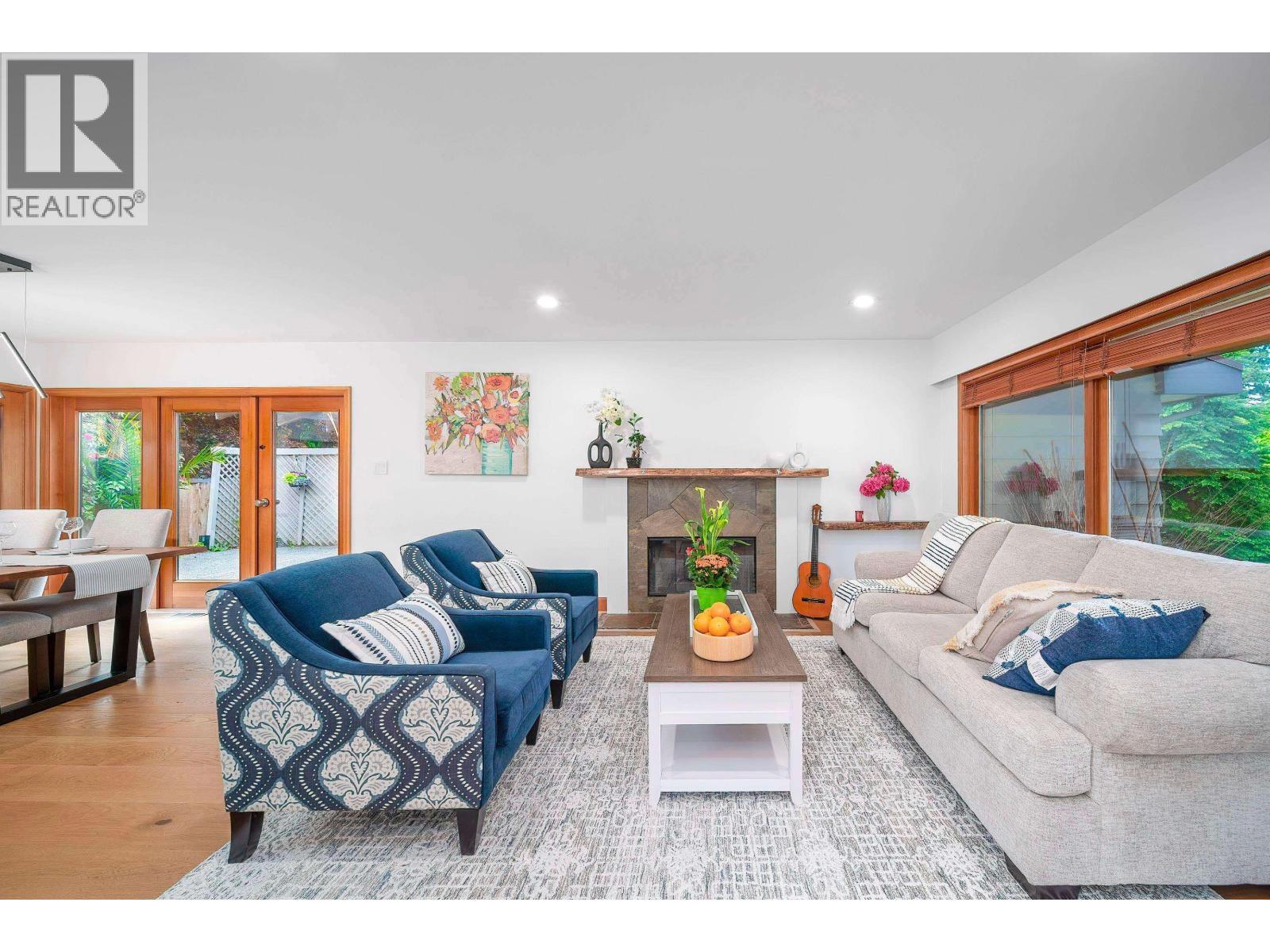 4096 Sunset Blvd Boulevard, North Vancouver, British Columbia  V7R 3Y8 - Photo 3 - R3147368