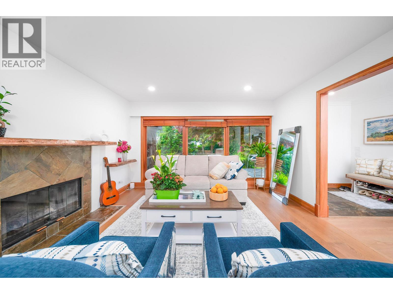 4096 Sunset Blvd Boulevard, North Vancouver, British Columbia  V7R 3Y8 - Photo 5 - R3147368