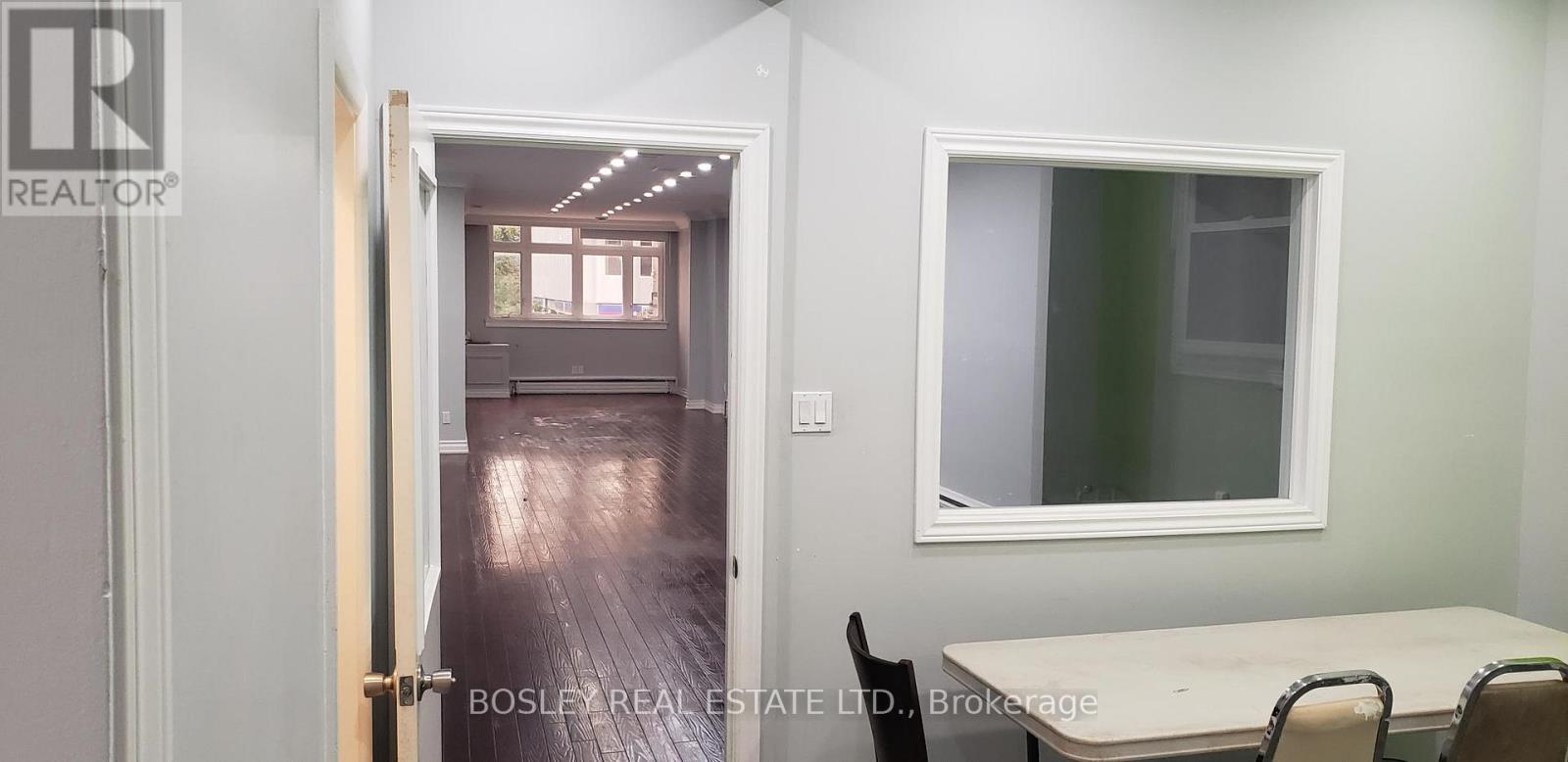 Main - 3310 Yonge Street, Toronto, Ontario  M4N 2M4 - Photo 11 - C13576126
