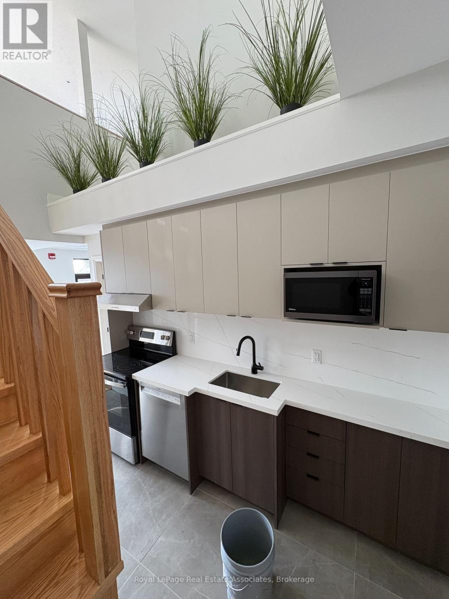 402 - 1000 Bathurst Street, Toronto, Ontario  M5R 3G7 - Photo 3 - C13576272