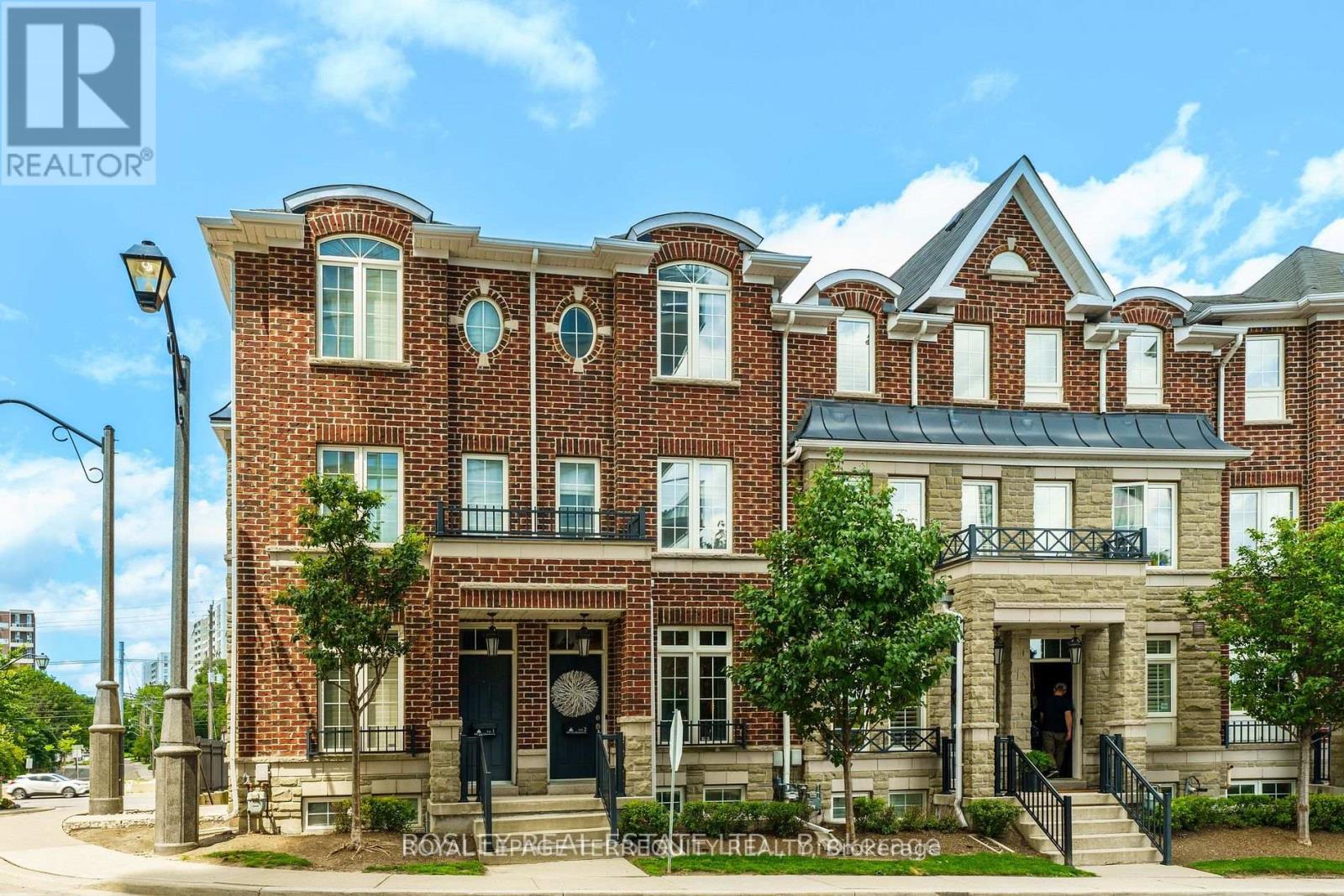 TH2 - 101 THE QUEENSWAY, Toronto (High Park-Swansea)