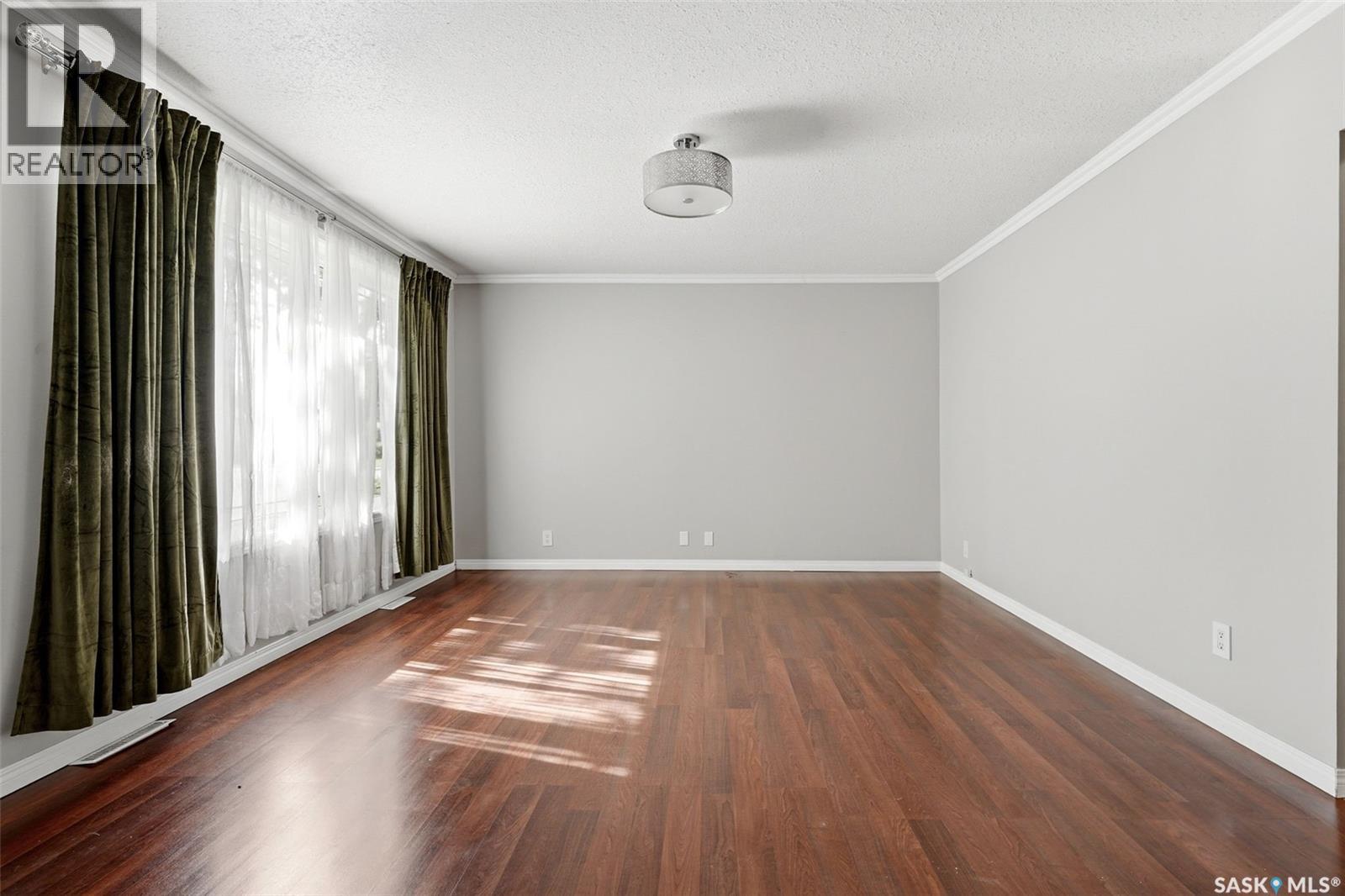 870 Royal Street, Regina, Saskatchewan  S4T 4Z4 - Photo 4 - SK042673