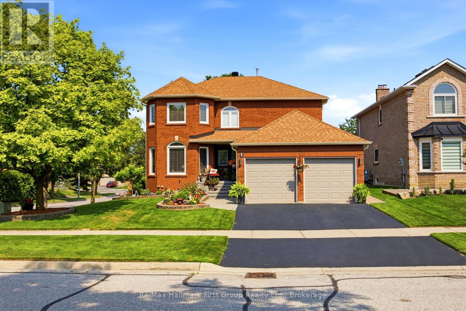 1 GLENCEDAR CRESCENT, Whitby, Ontario