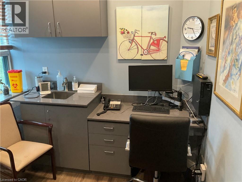 672 BRANT Street Unit# 301, Burlington, Ontario