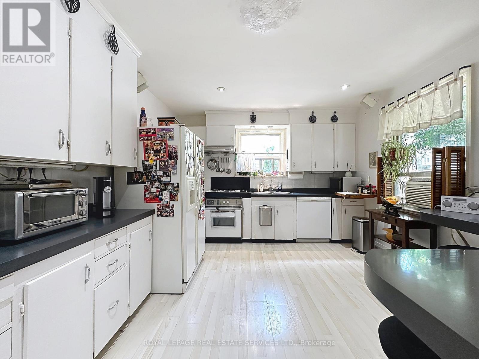 145 Parkview Avenue, Toronto, Ontario  M2N 3Y6 - Photo 3 - C13576340