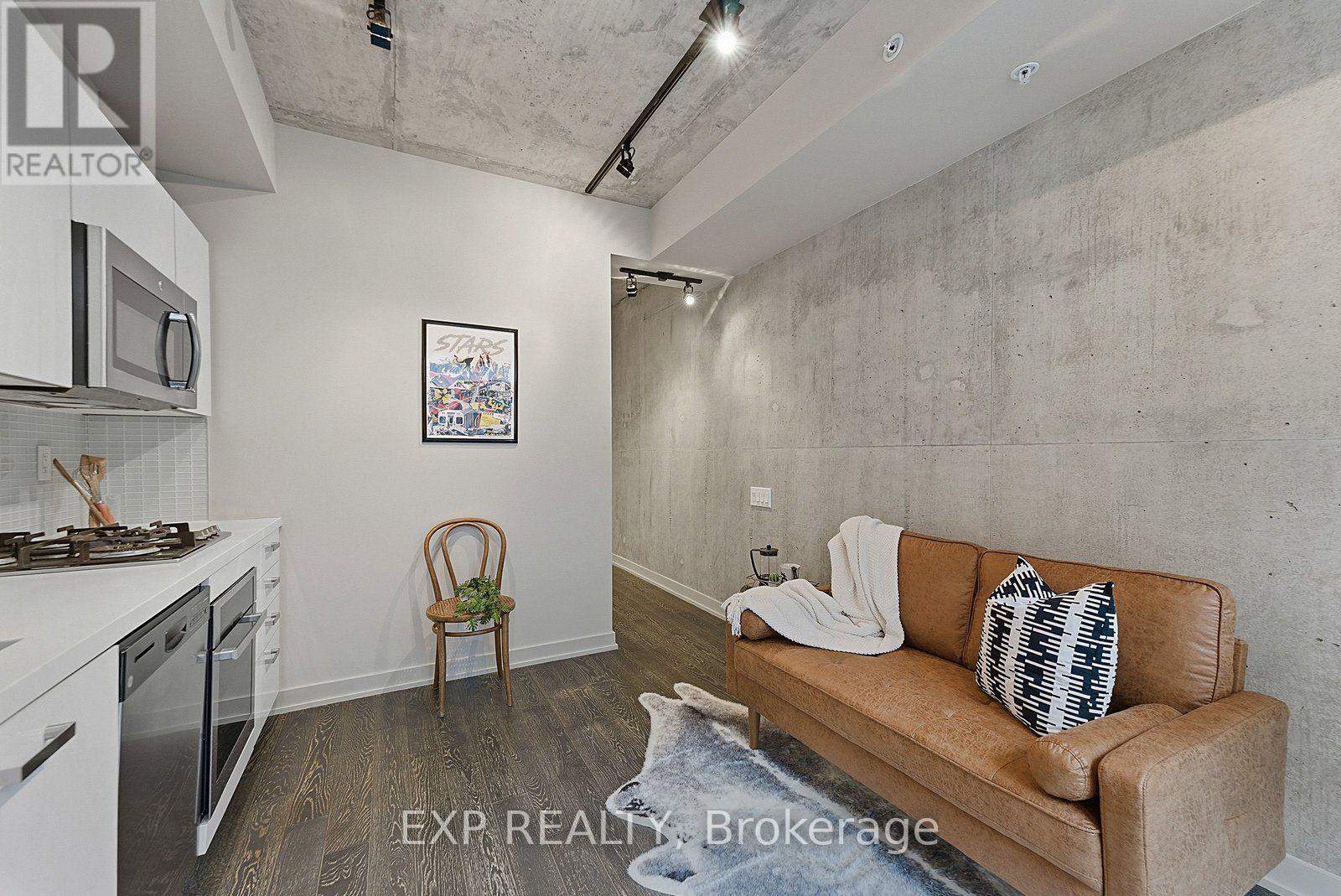 416 - 39 BRANT STREET