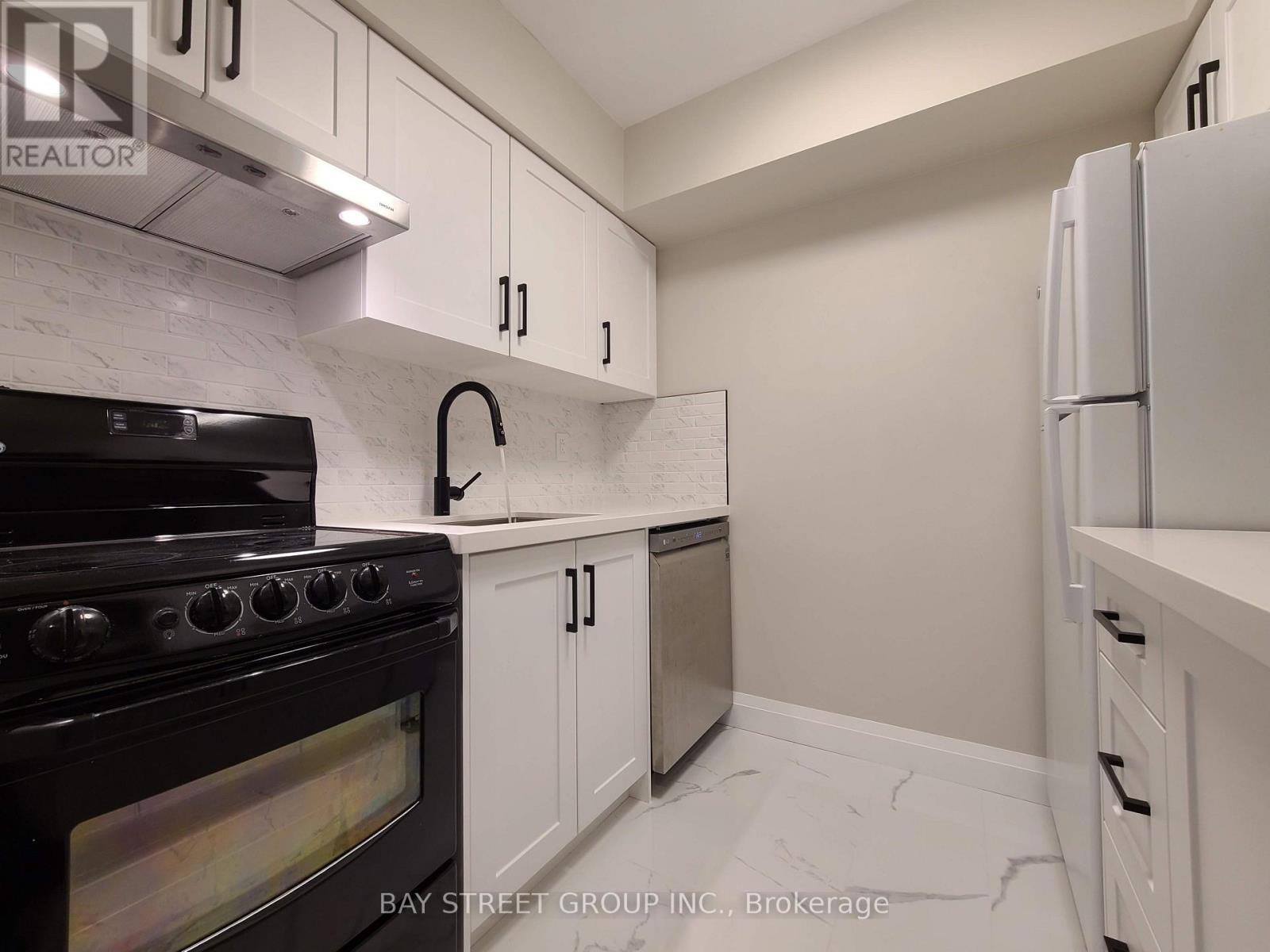 1212 - 633 Bay Street, Toronto, Ontario  M5G 2G4 - Photo 1 - C13576548