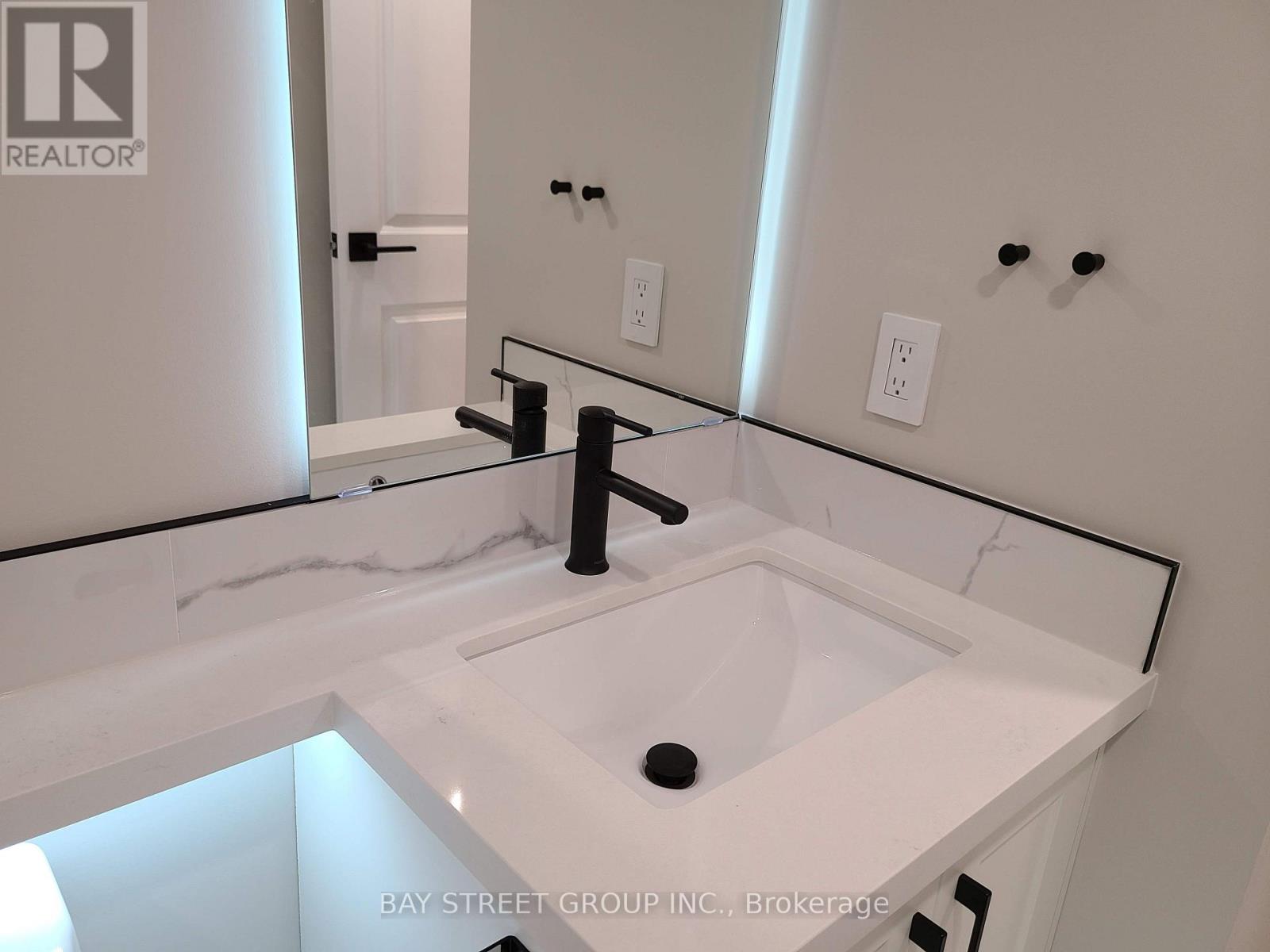 1212 - 633 Bay Street, Toronto, Ontario  M5G 2G4 - Photo 11 - C13576548
