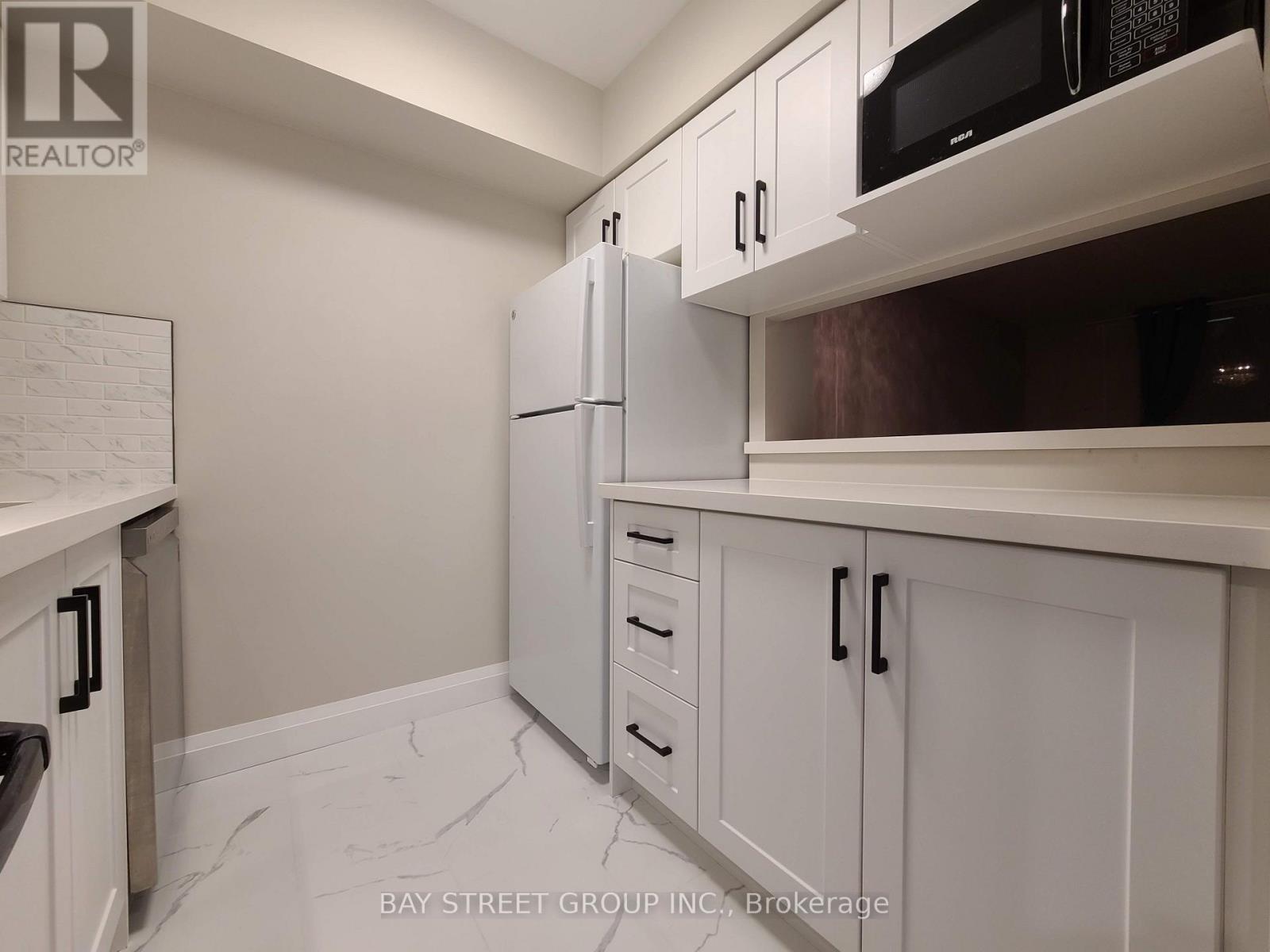 1212 - 633 Bay Street, Toronto, Ontario  M5G 2G4 - Photo 3 - C13576548