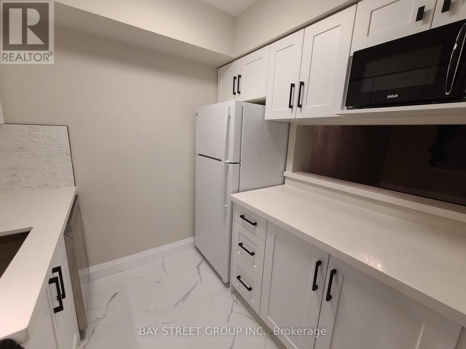 1212 - 633 Bay Street, Toronto, Ontario  M5G 2G4 - Photo 4 - C13576548