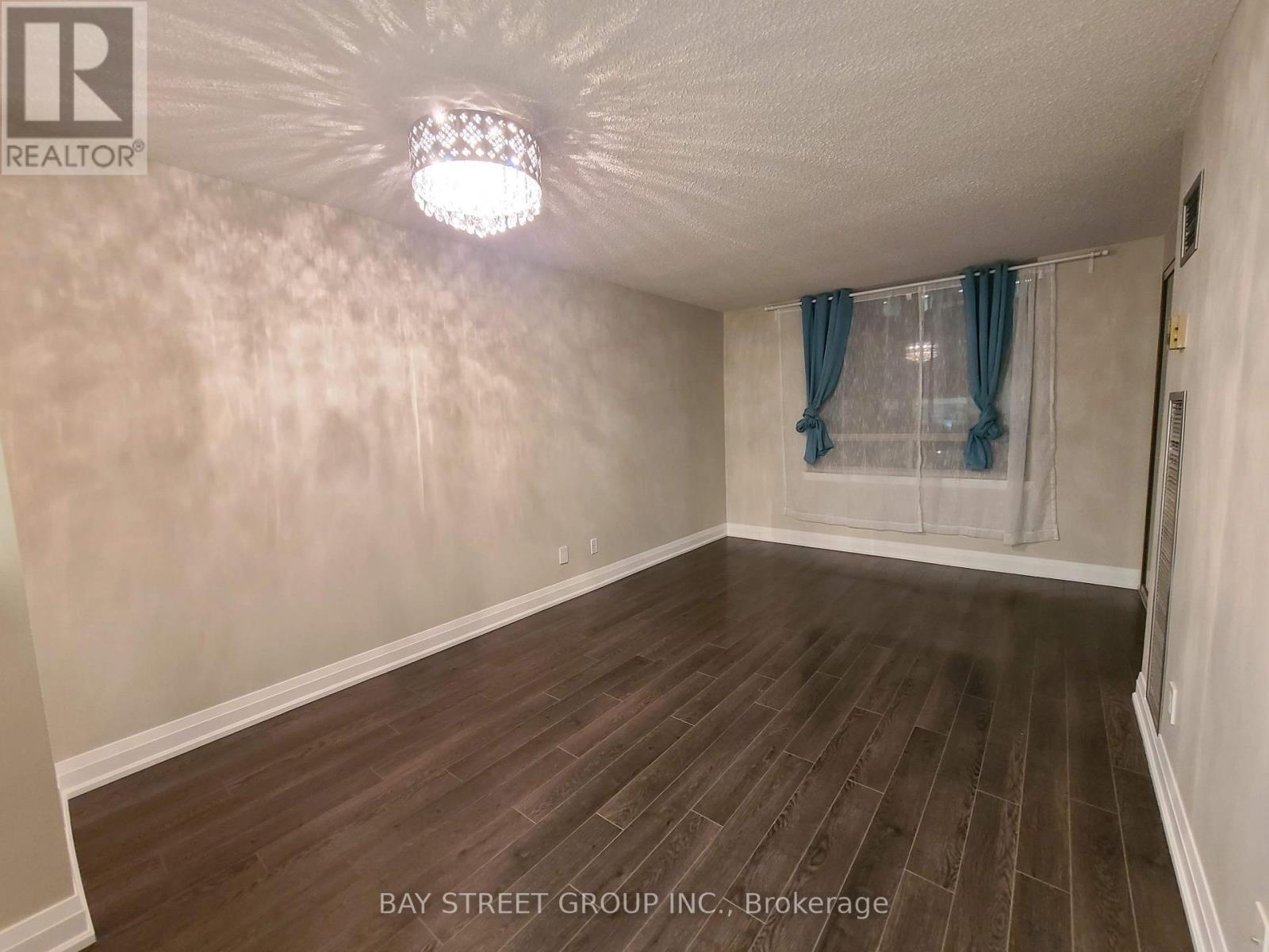 1212 - 633 Bay Street, Toronto, Ontario  M5G 2G4 - Photo 5 - C13576548