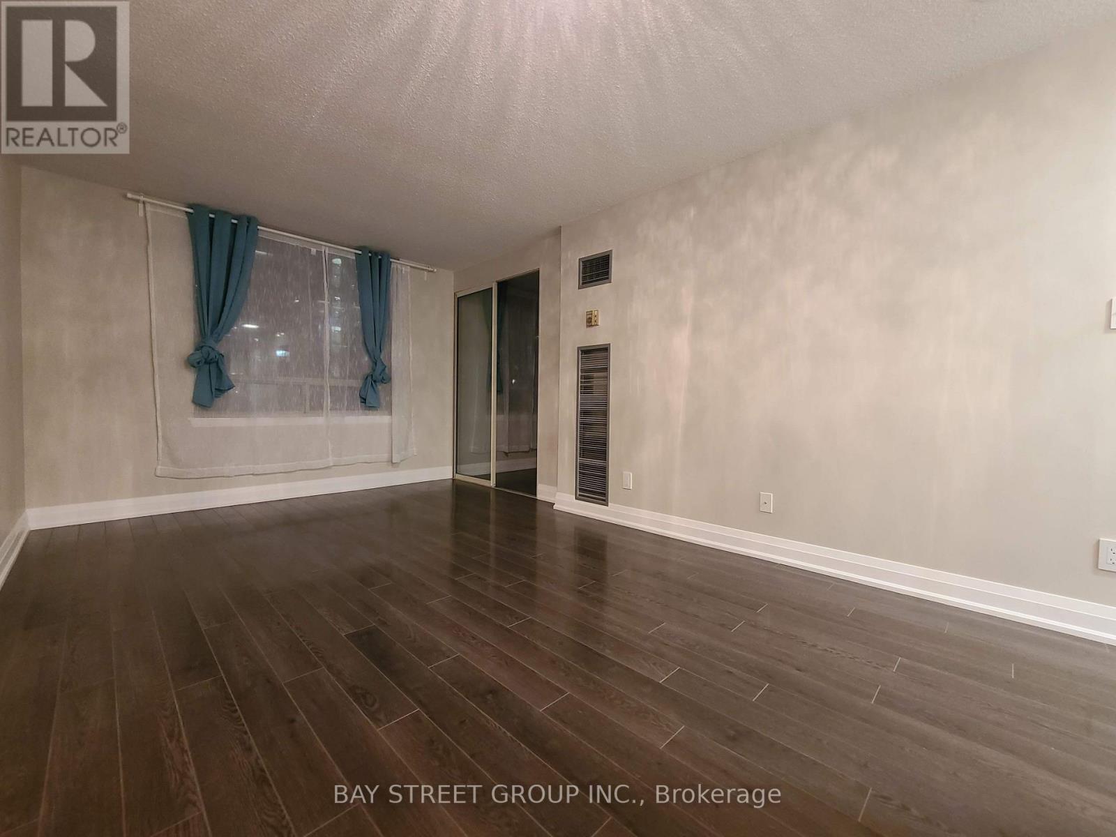 1212 - 633 Bay Street, Toronto, Ontario  M5G 2G4 - Photo 6 - C13576548