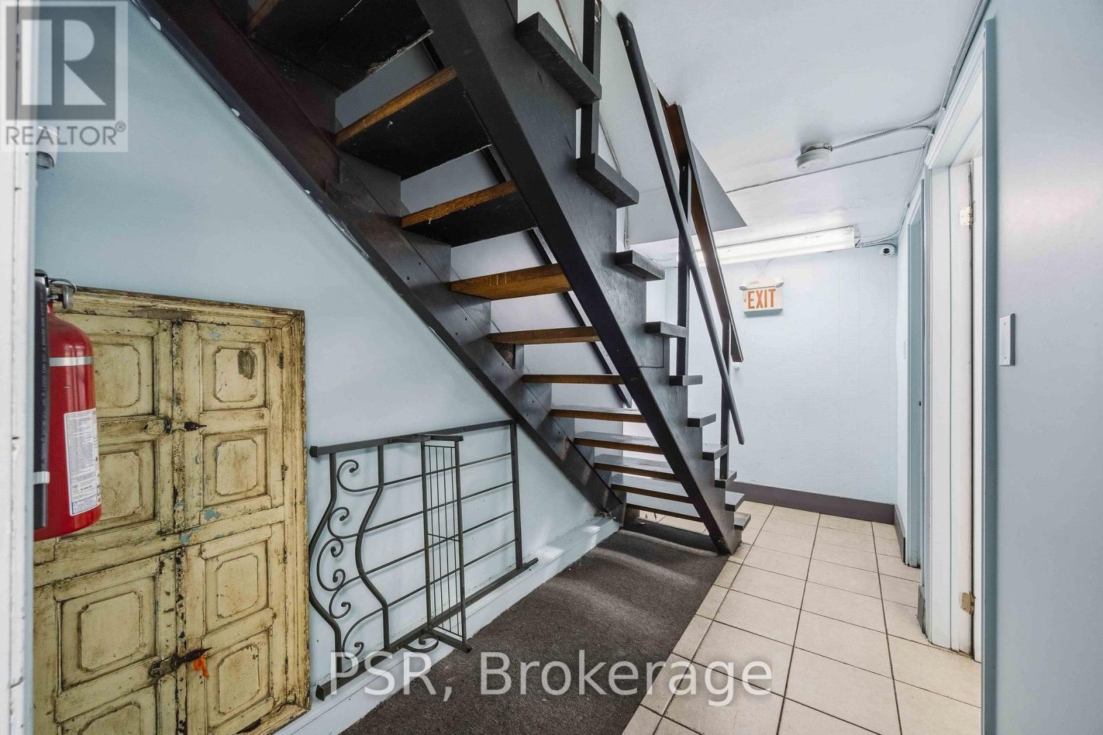 671 St. Clair Avenue W, Toronto, Ontario  M6C 1A7 - Photo 10 - C13576600