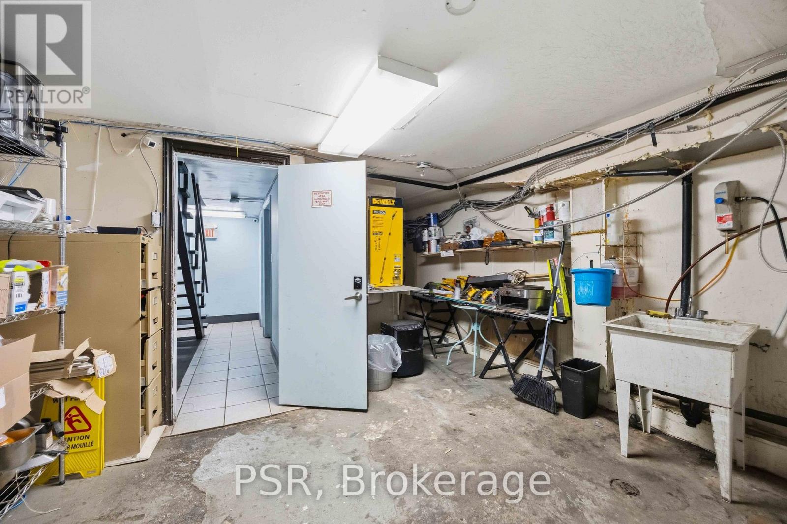 671 St. Clair Avenue W, Toronto, Ontario  M6C 1A7 - Photo 12 - C13576600