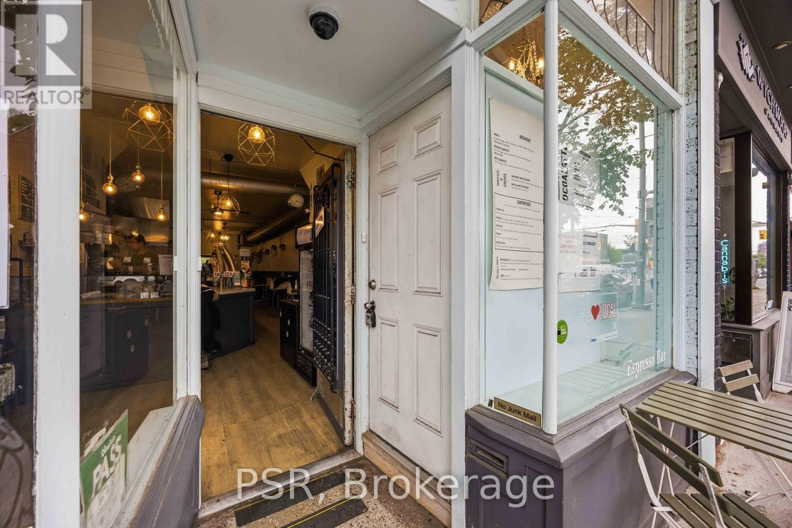 671 St. Clair Avenue W, Toronto, Ontario  M6C 1A7 - Photo 4 - C13576600