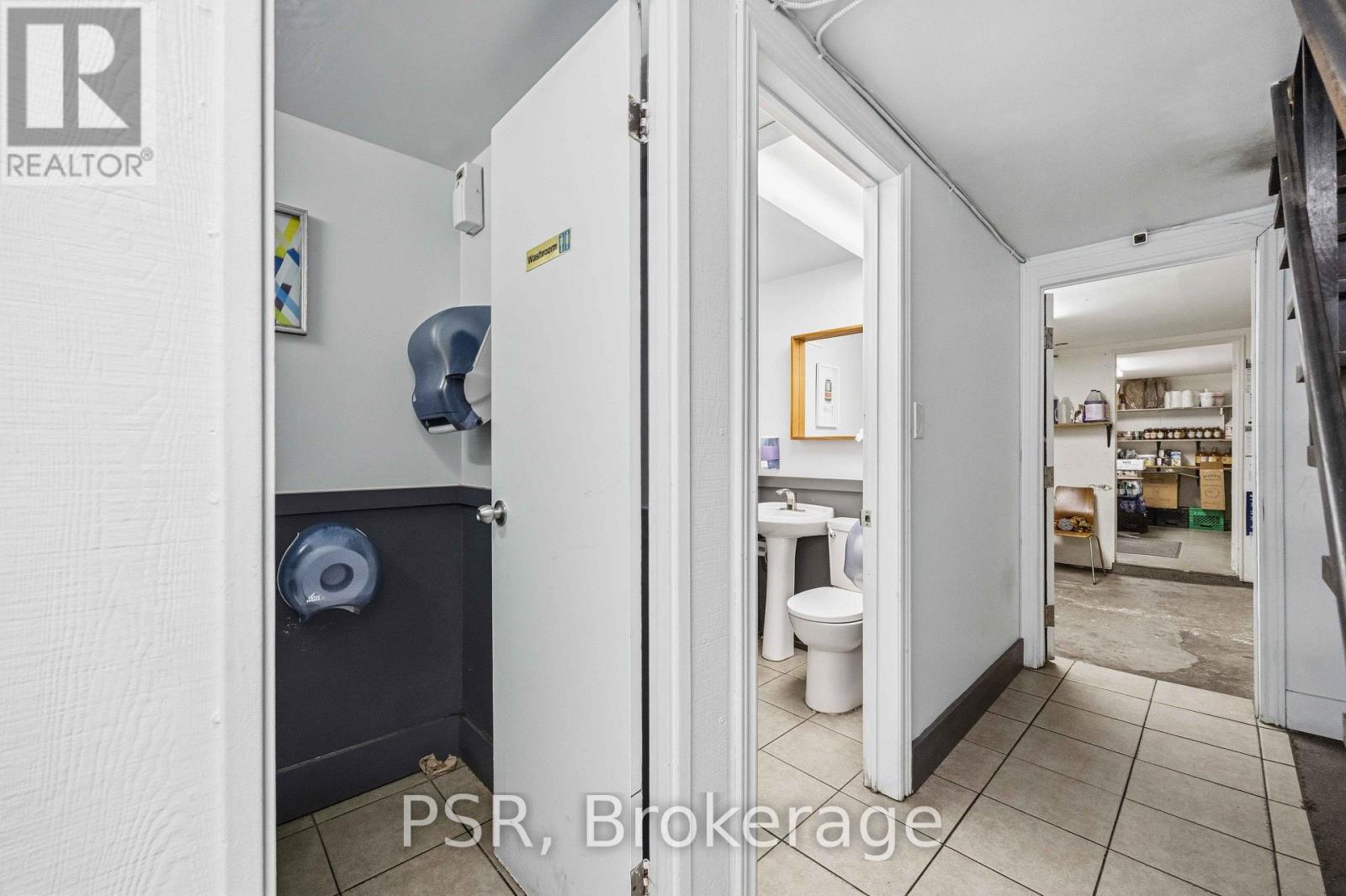 671 St. Clair Avenue W, Toronto, Ontario  M6C 1A7 - Photo 9 - C13576600