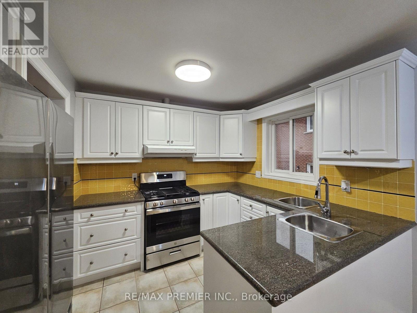 Main Floor - 99 Albany Drive, Vaughan, Ontario  L4L 2X6 - Photo 3 - N13576538
