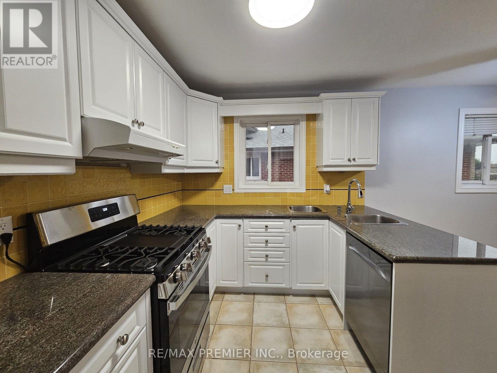 Main Floor - 99 Albany Drive, Vaughan, Ontario  L4L 2X6 - Photo 4 - N13576538
