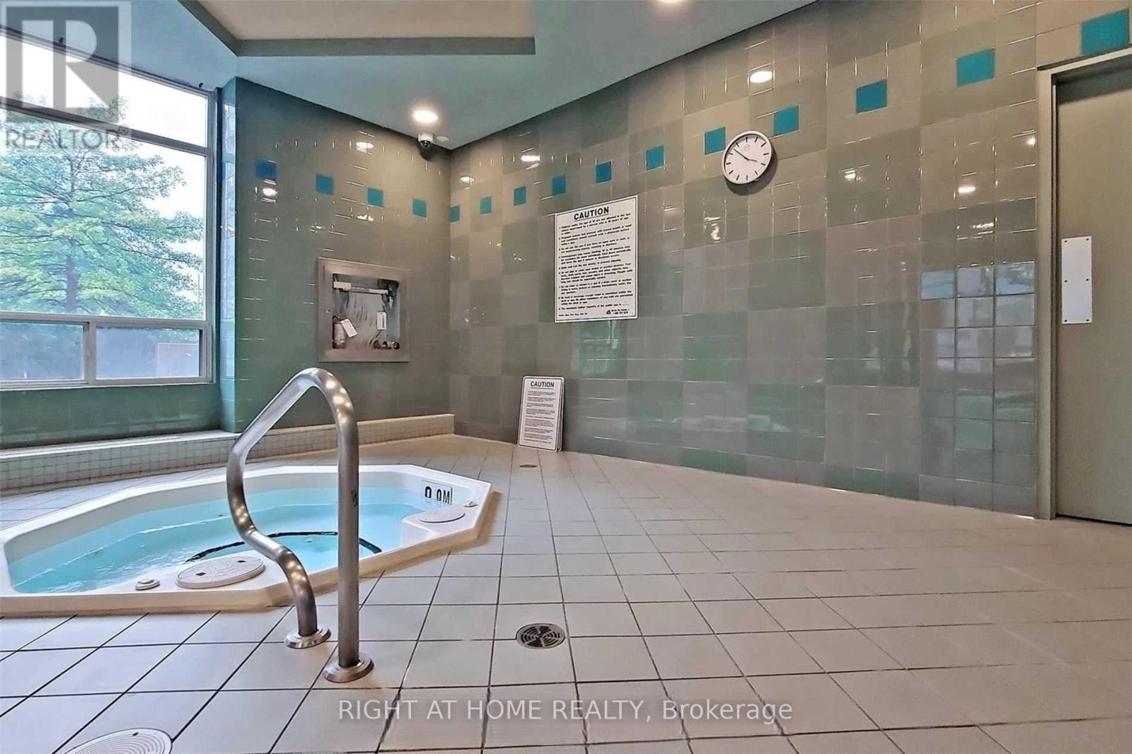 401 - 29 Northern Heights Drive, Richmond Hill, Ontario  L4B 4L8 - Photo 8 - N13576562