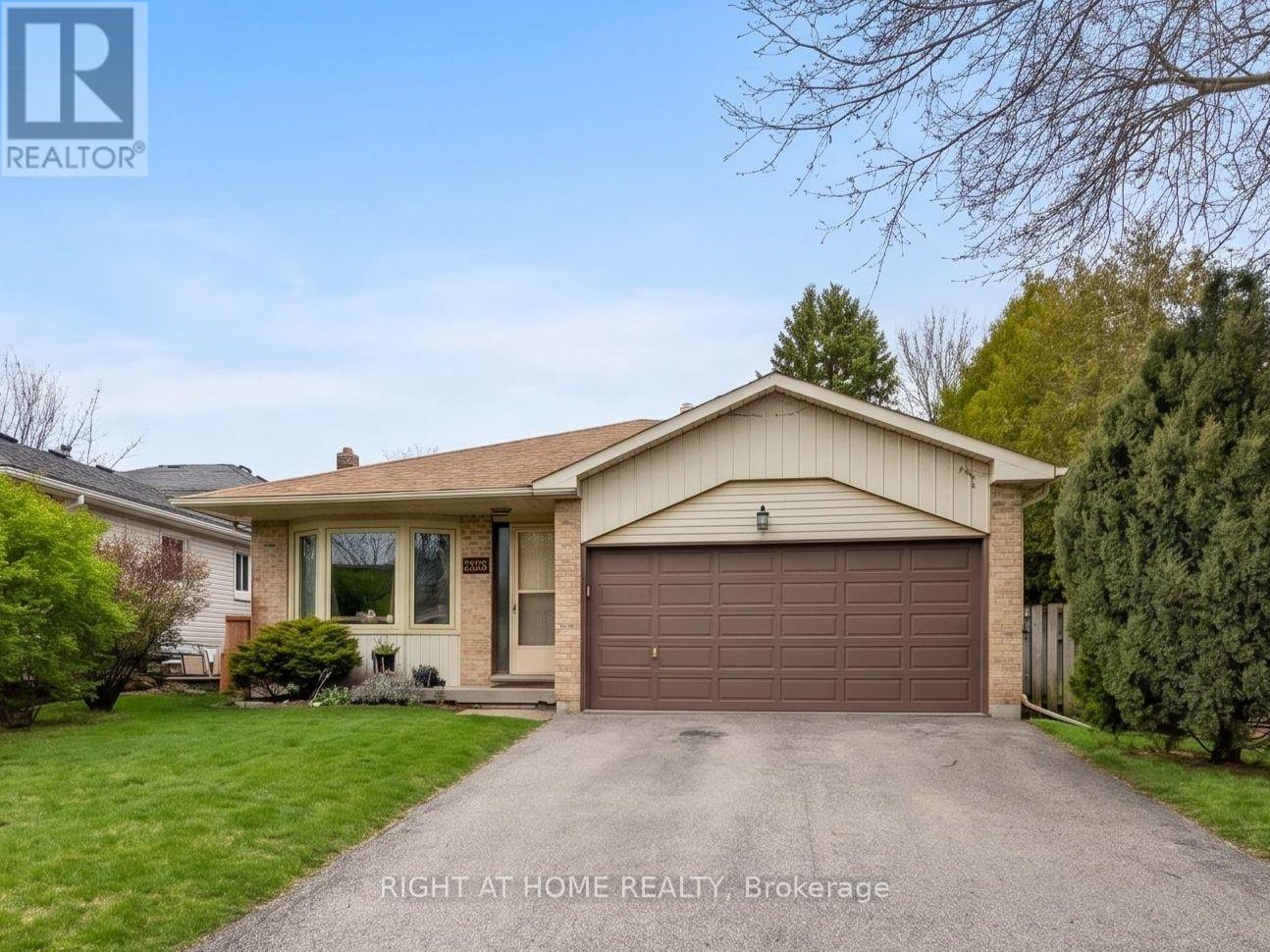 505 London Road, Newmarket, Ontario L3Y 6E4 - Photo 1 - N13576596