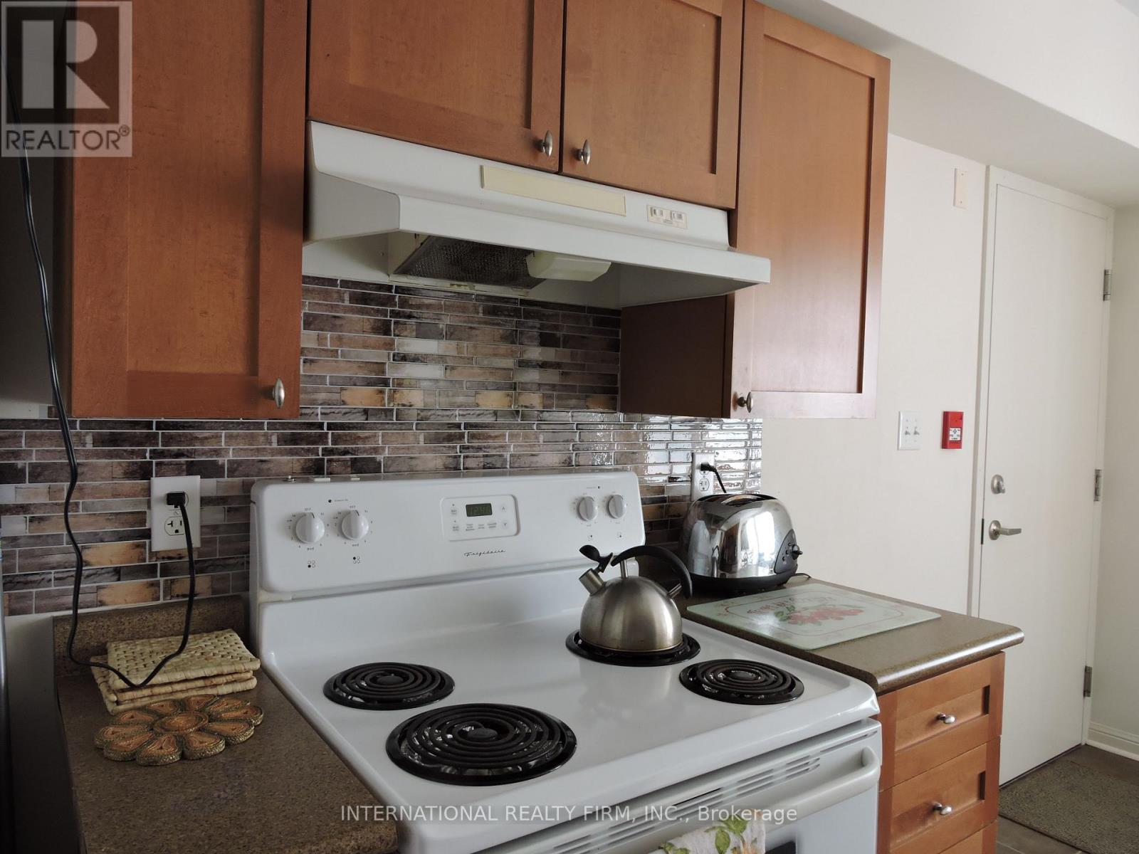 5 - 710 Neighbourhood Circle, Mississauga, Ontario  L5B 0B4 - Photo 2 - W13576524