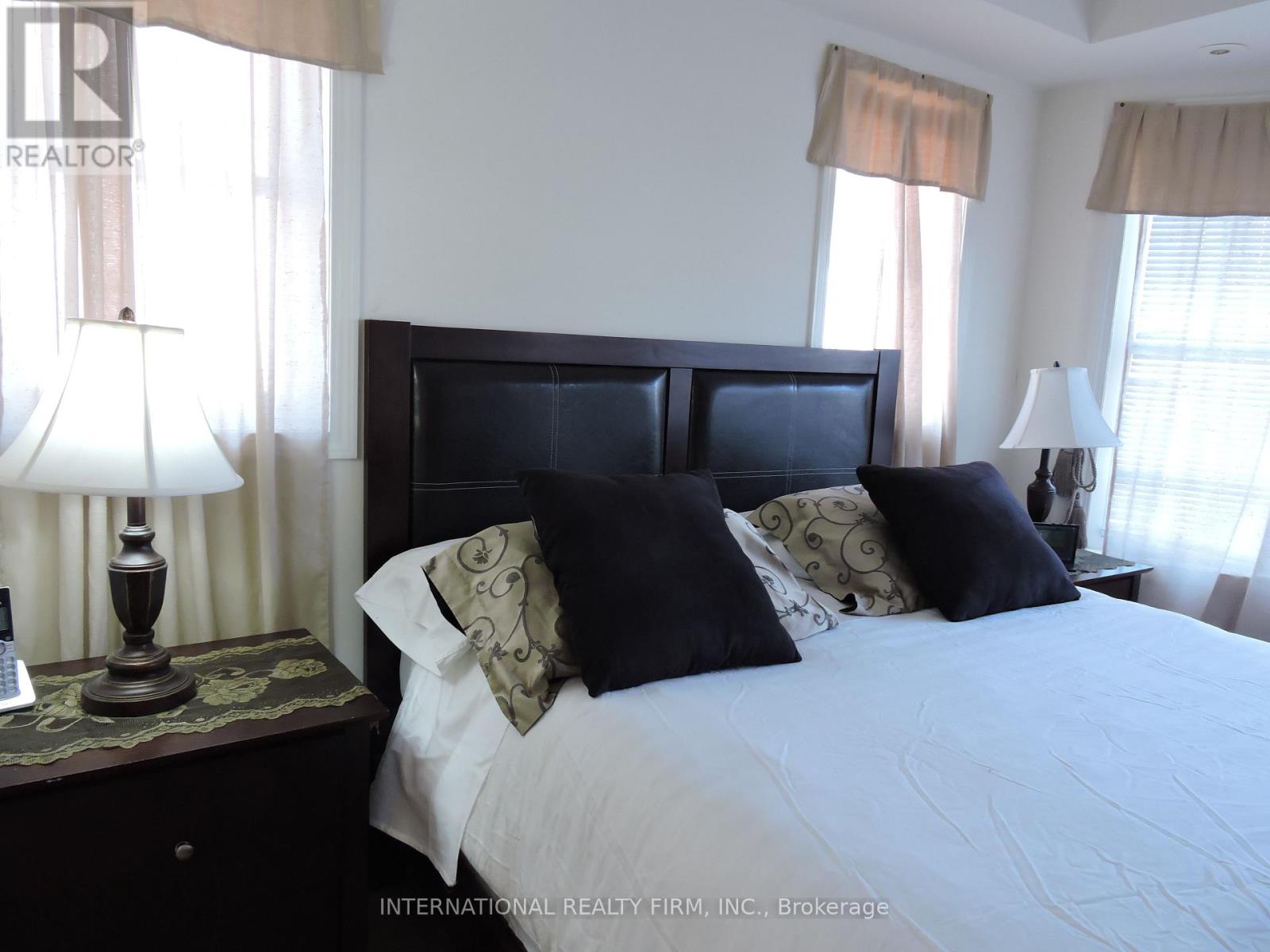 5 - 710 Neighbourhood Circle, Mississauga, Ontario  L5B 0B4 - Photo 3 - W13576524