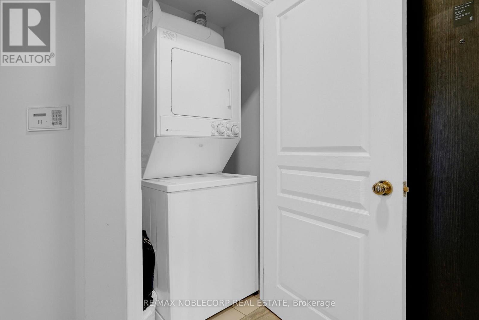 1001 - 1 Belvedere Court, Brampton, Ontario  L6V 4M6 - Photo 11 - W13576558