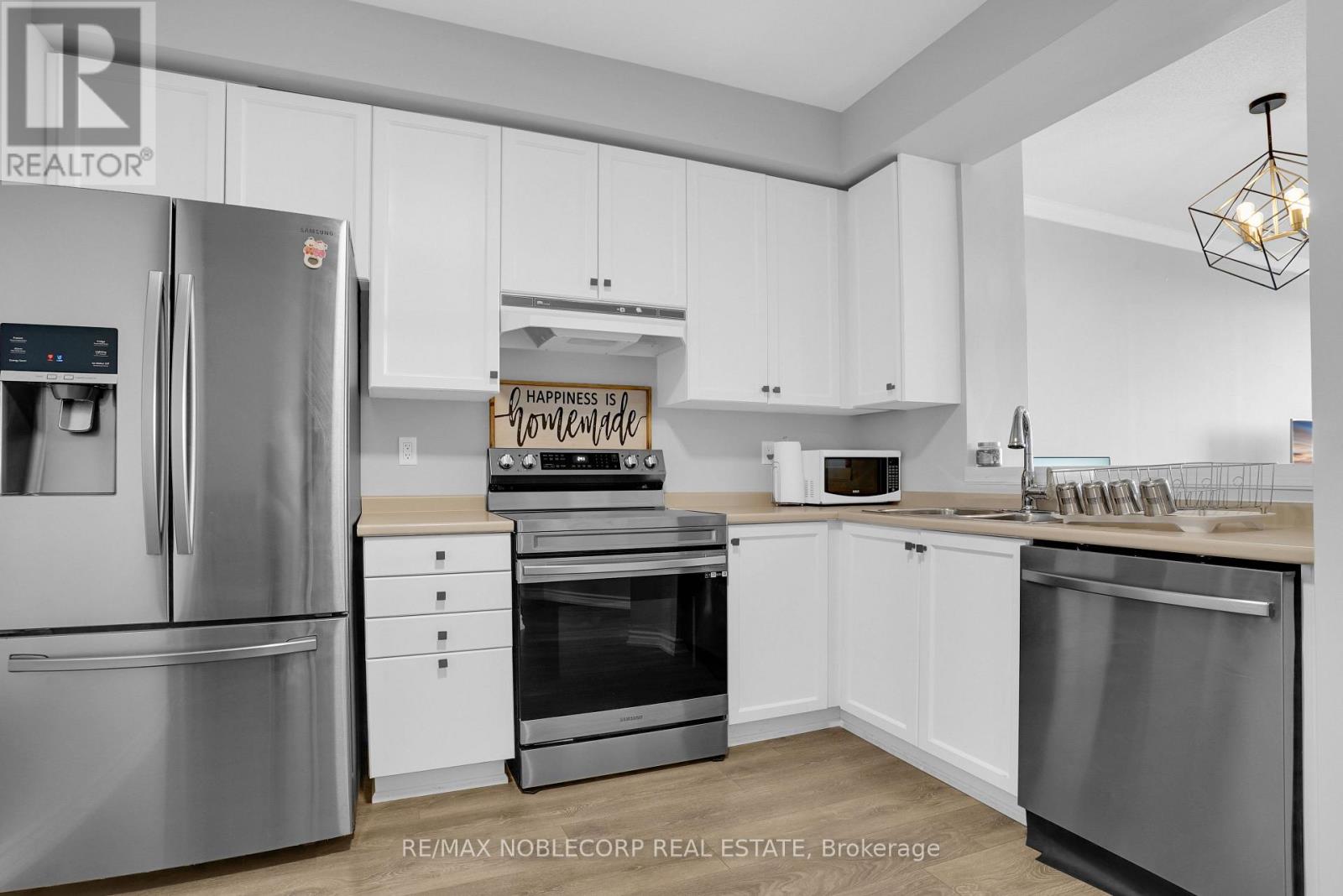 1001 - 1 Belvedere Court, Brampton, Ontario  L6V 4M6 - Photo 3 - W13576558