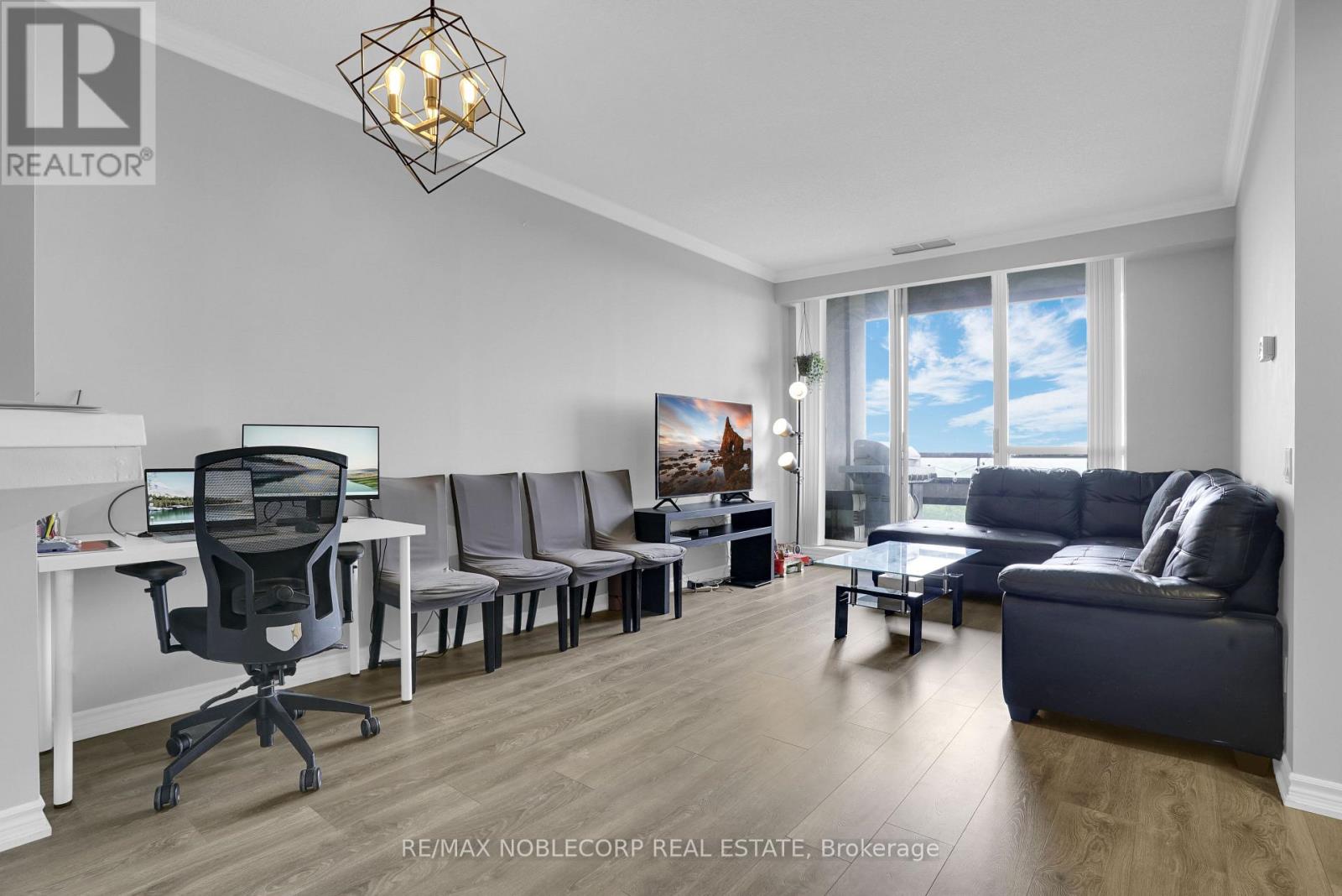 1001 - 1 Belvedere Court, Brampton, Ontario  L6V 4M6 - Photo 6 - W13576558
