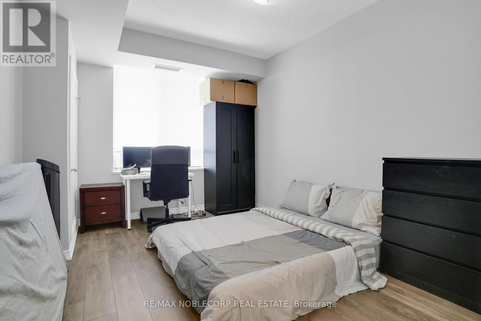 1001 - 1 Belvedere Court, Brampton, Ontario  L6V 4M6 - Photo 7 - W13576558