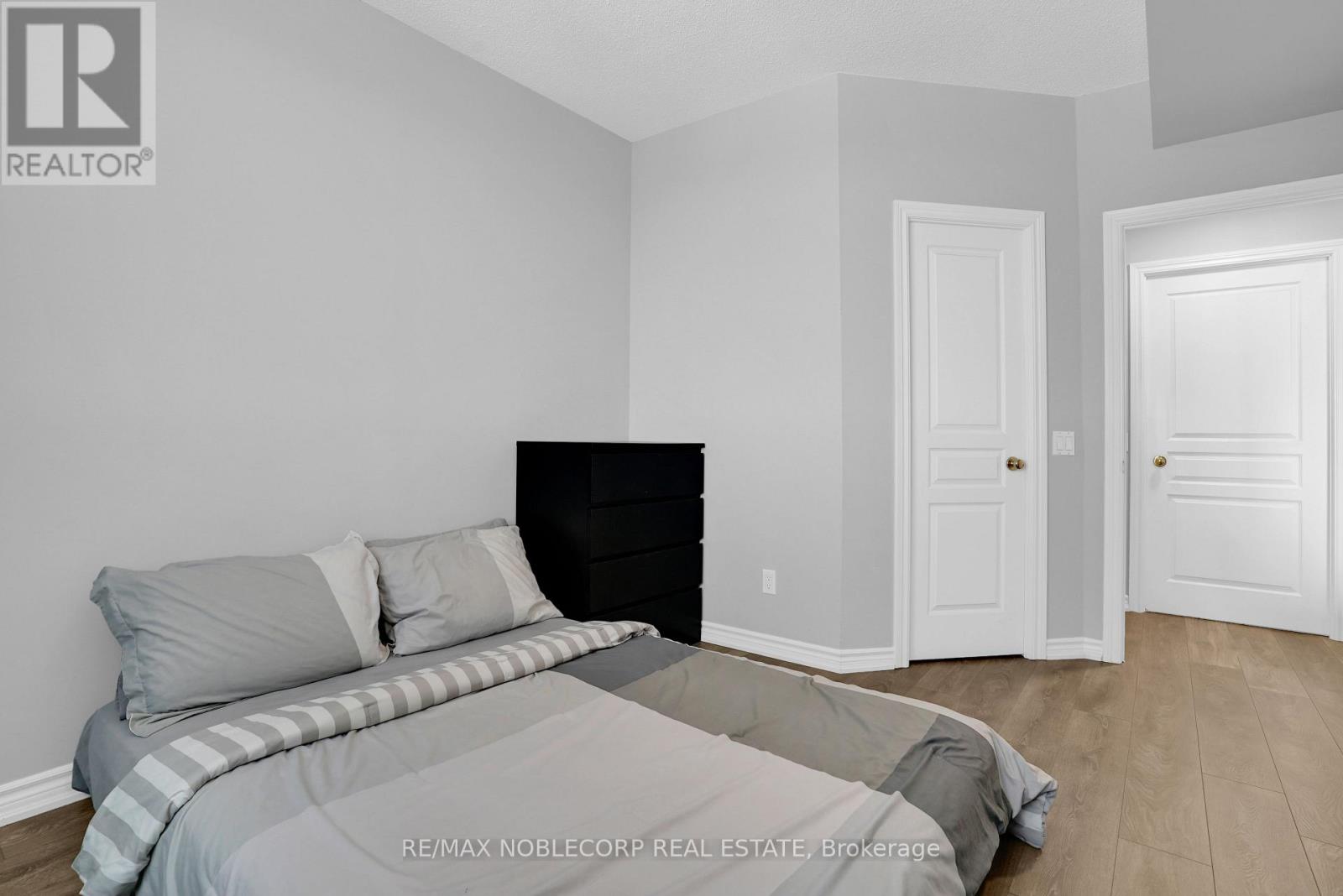 1001 - 1 Belvedere Court, Brampton, Ontario  L6V 4M6 - Photo 8 - W13576558