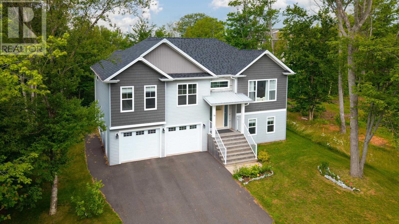 74 England Circle, Charlottetown, Prince Edward Island C1E 1W9 - Photo 2 - 202617866