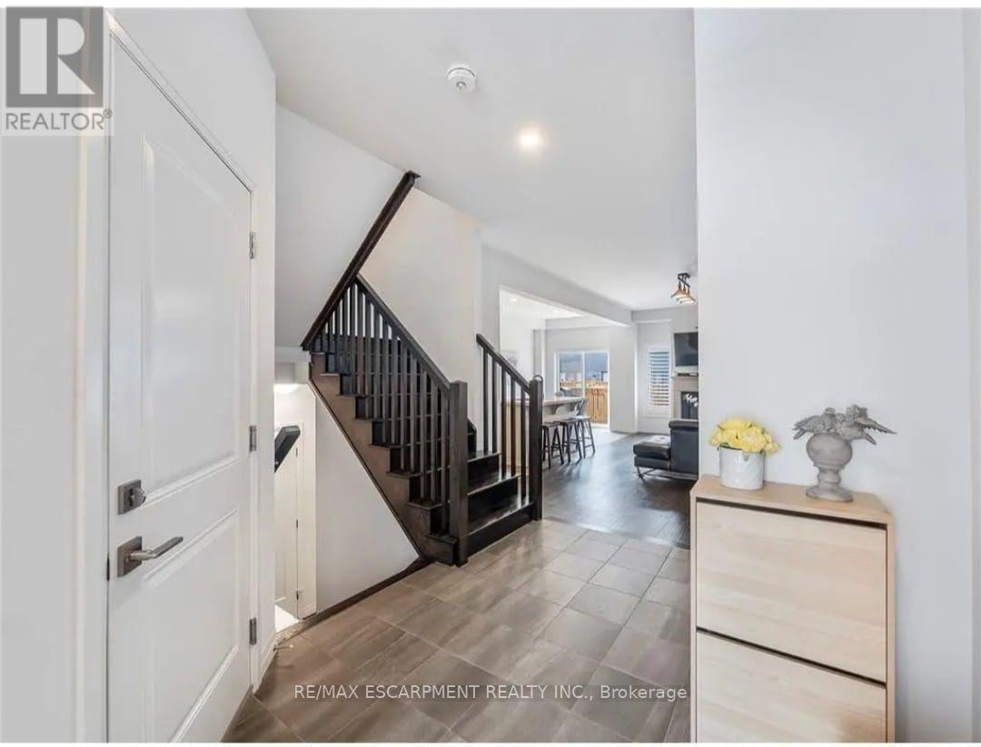 79 Greenwich Avenue, Hamilton, Ontario  L8J 0L6 - Photo 3 - X13576320