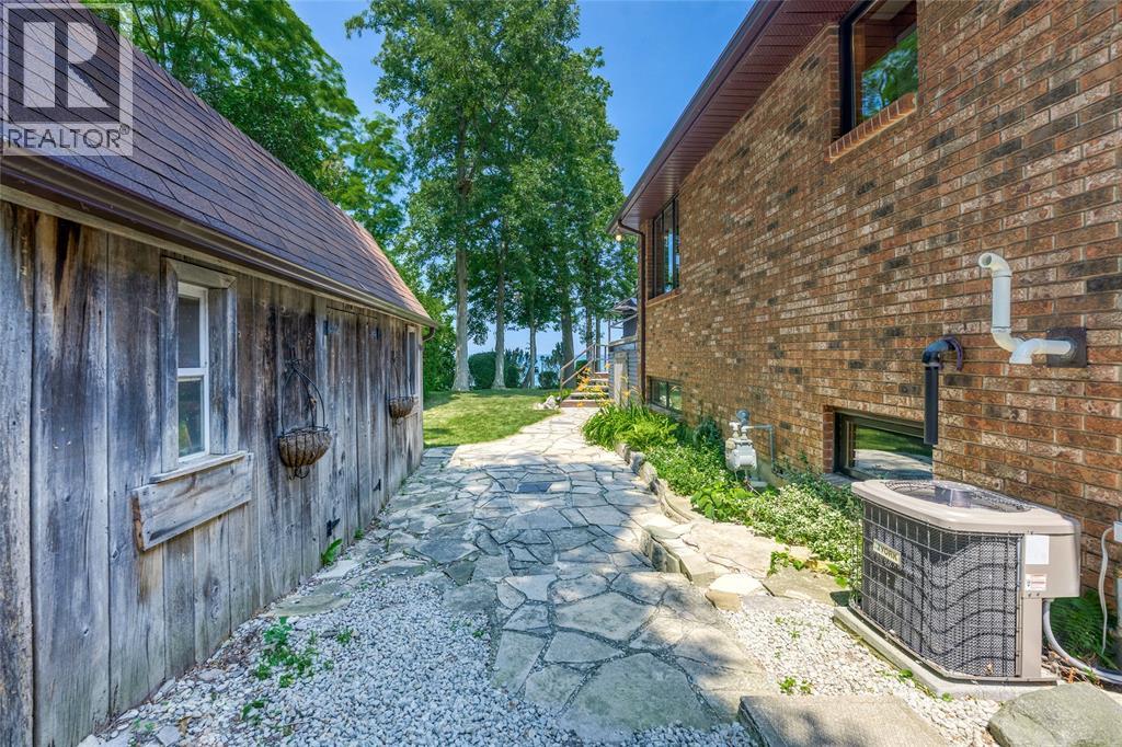 3194 DANA STREET Plympton-Wyoming Ontario Canada N0N1E0 5