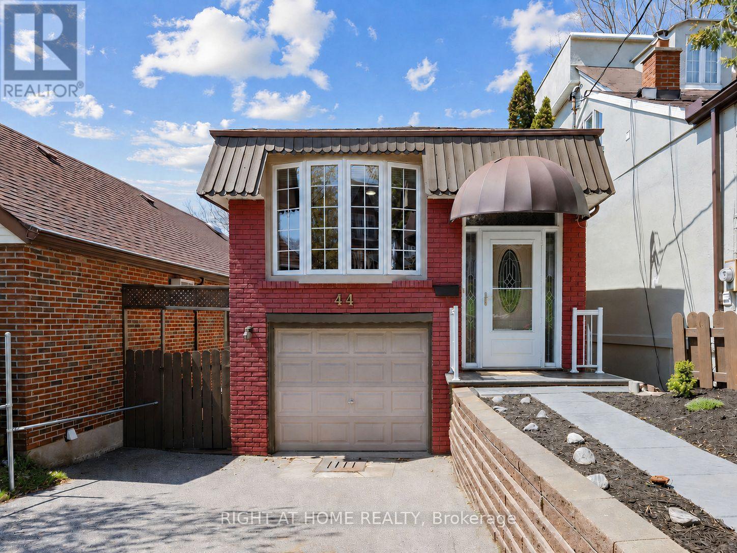 44 Westbourne Avenue, Toronto, Ontario  M1L 2Y4 - Photo 2 - E13568422