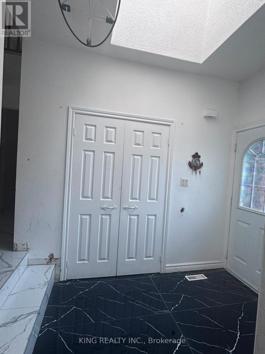 526 Grove Street E, Barrie, Ontario  L4M 5Z2 - Photo 2 - S13516642