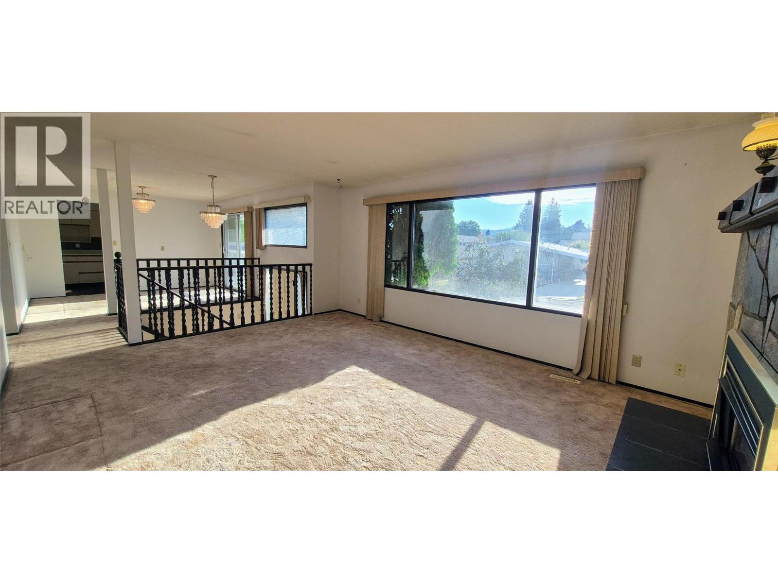 705 16th Avenue S, Cranbrook, British Columbia  V1C 4T9 - Photo 3 - 10394986