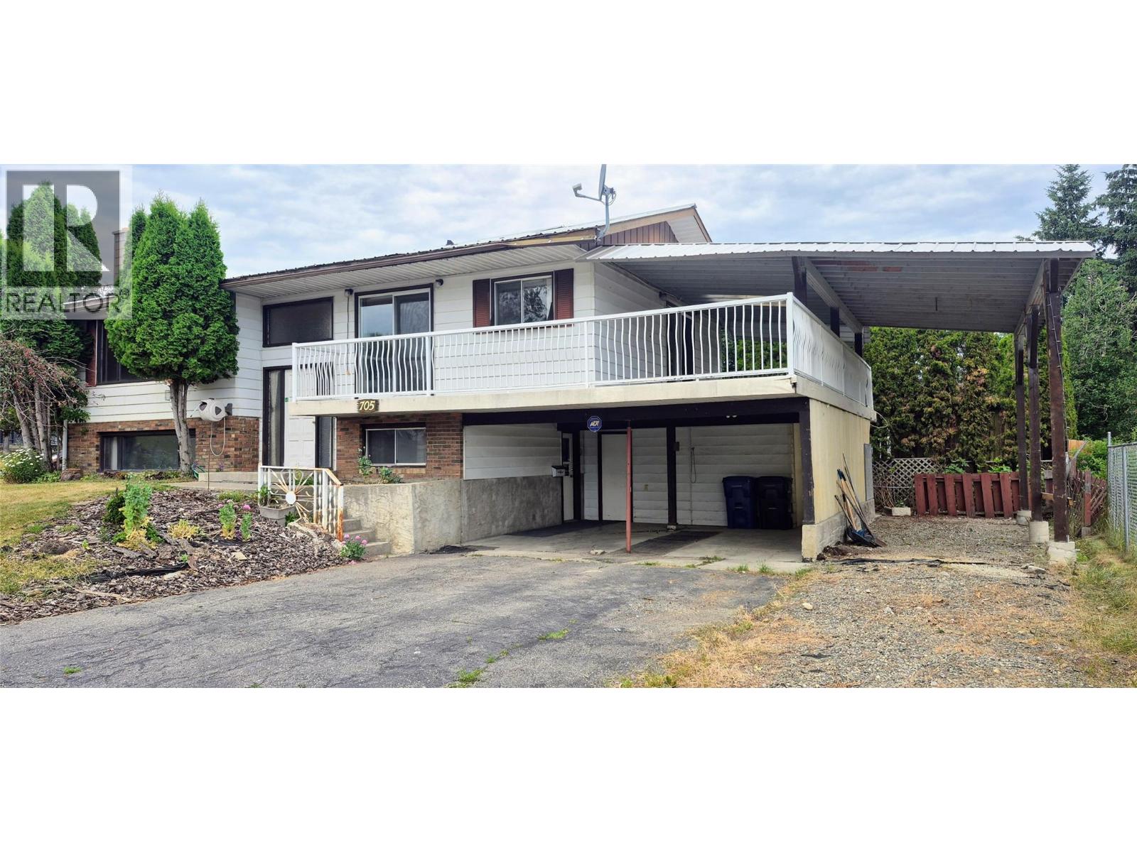 705 16th Avenue S, Cranbrook, British Columbia  V1C 4T9 - Photo 2 - 10394986