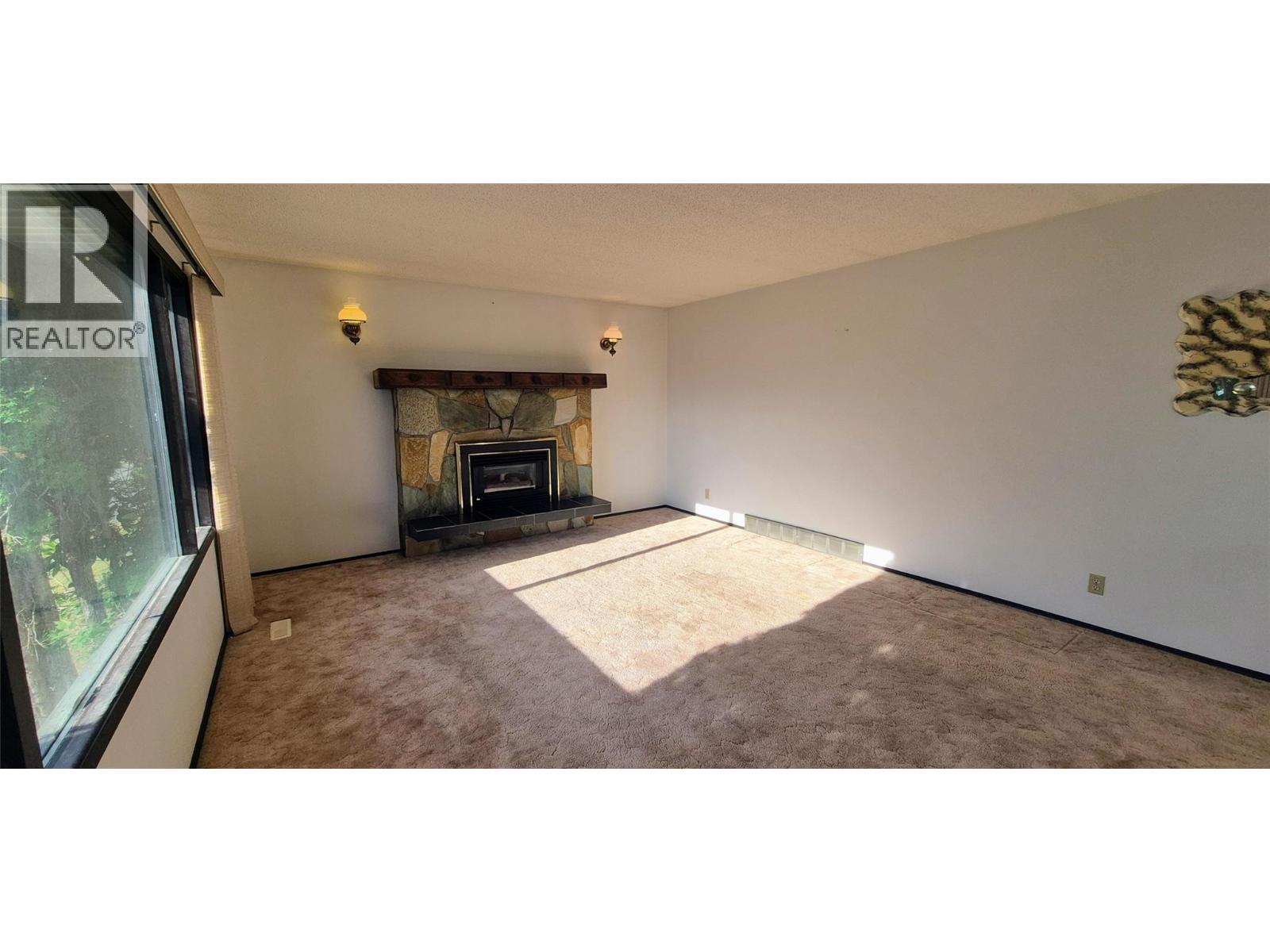 705 16th Avenue S, Cranbrook, British Columbia  V1C 4T9 - Photo 4 - 10394986