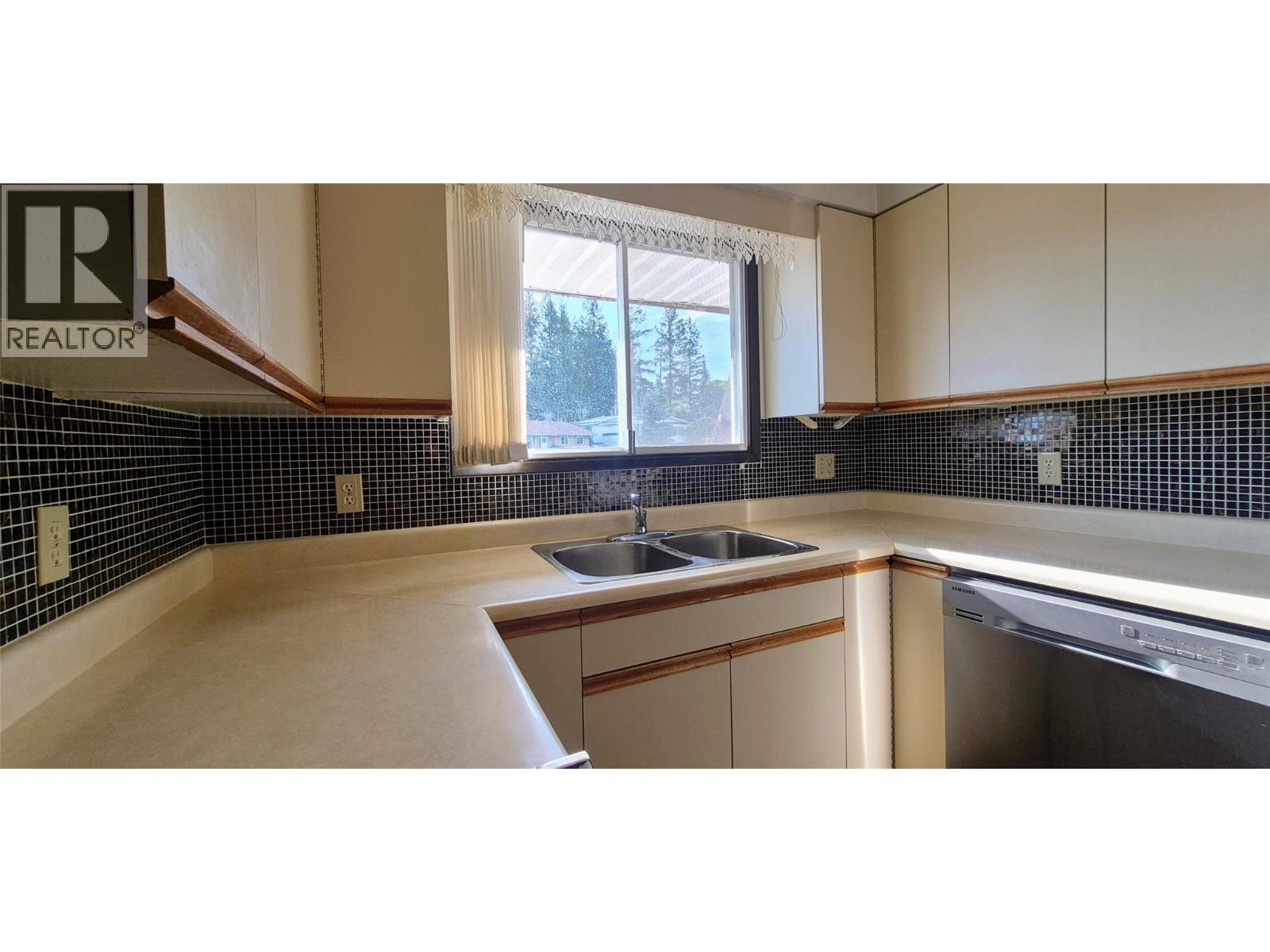 705 16th Avenue S, Cranbrook, British Columbia  V1C 4T9 - Photo 11 - 10394986