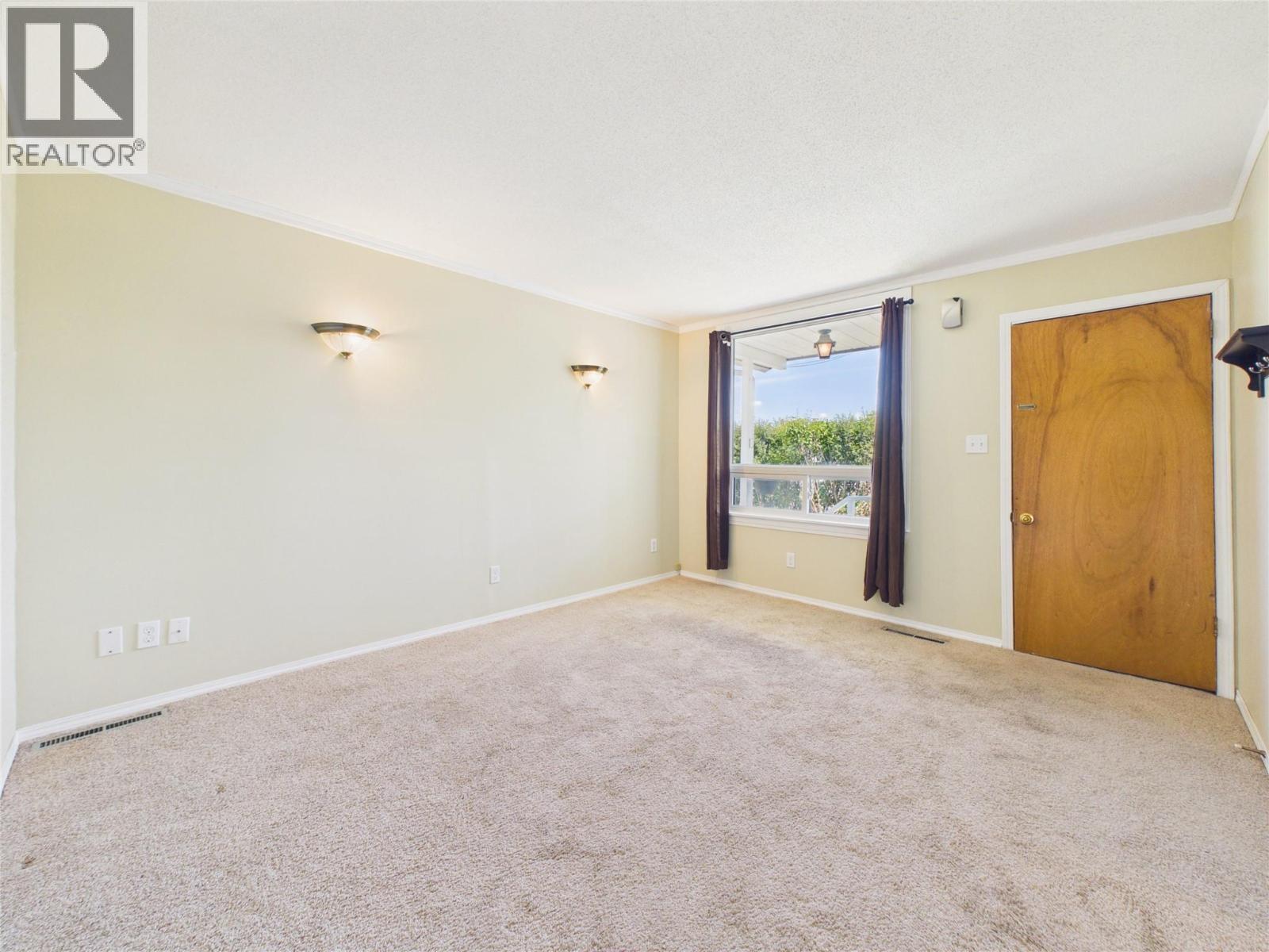 217 6th Avenue S, Cranbrook, British Columbia V1C 2H7 - Photo 3 - 10394603