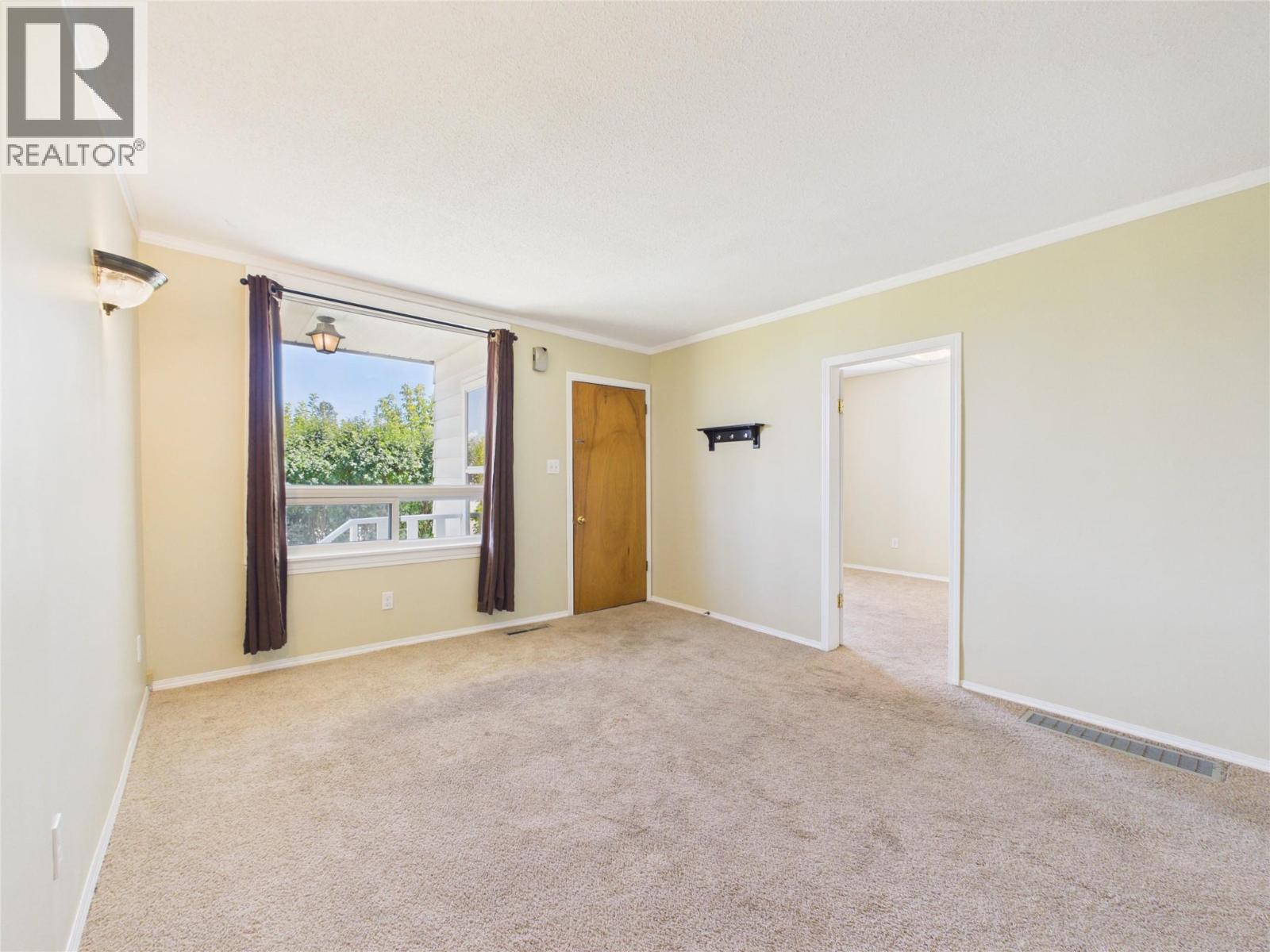 217 6th Avenue S, Cranbrook, British Columbia V1C 2H7 - Photo 2 - 10394603