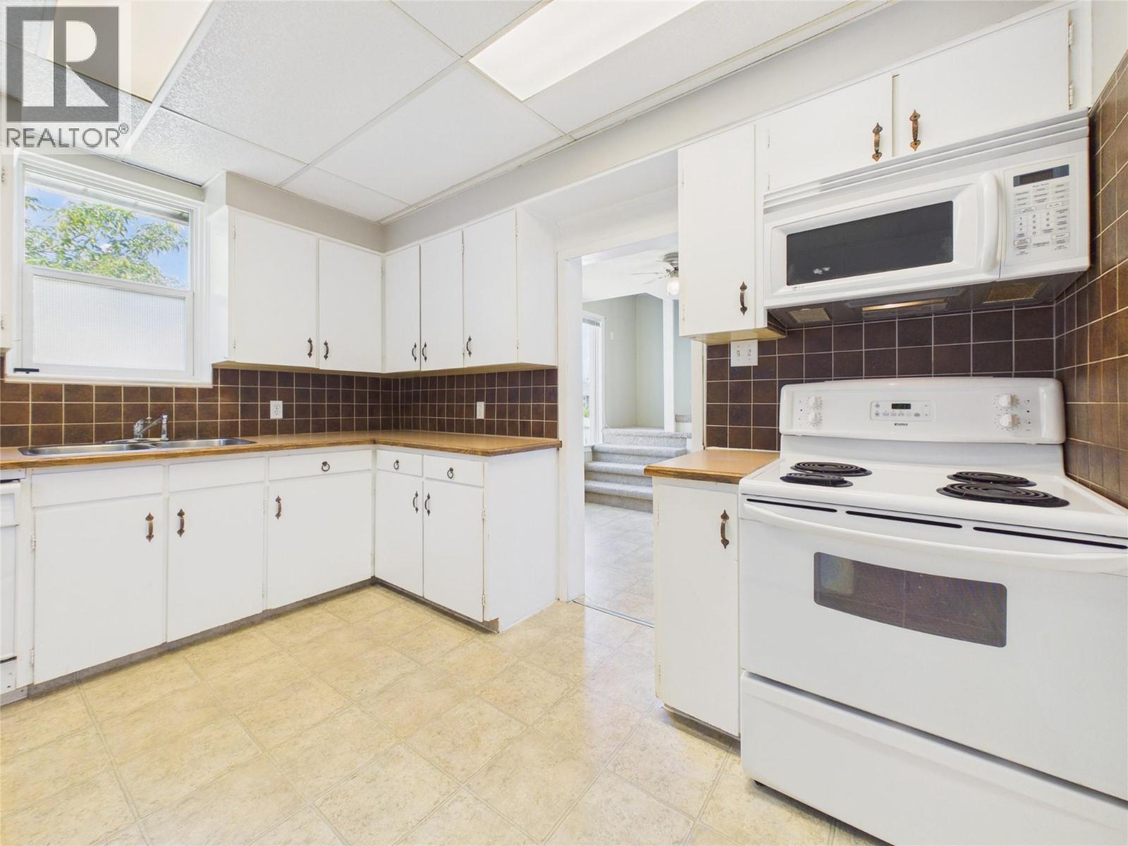 217 6th Avenue S, Cranbrook, British Columbia V1C 2H7 - Photo 4 - 10394603