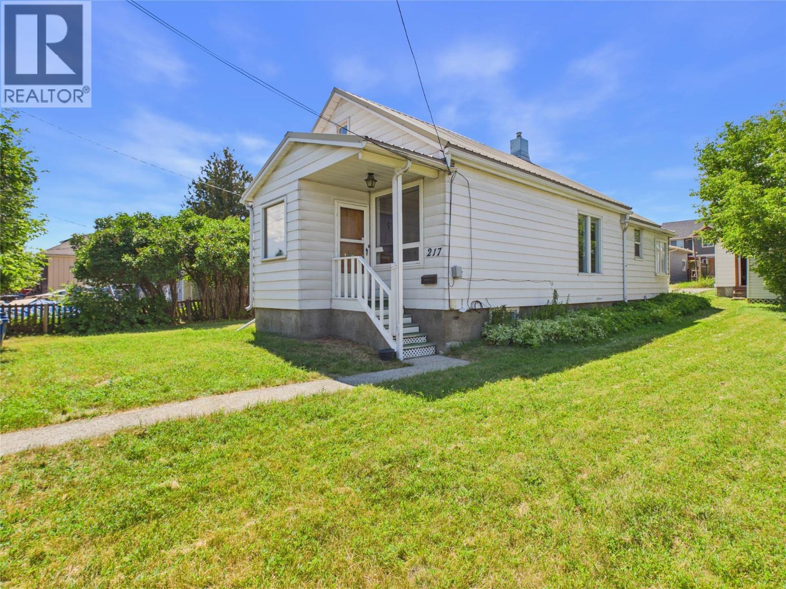 217 6th Avenue S, Cranbrook, British Columbia V1C 2H7 - Photo 1 - 10394603