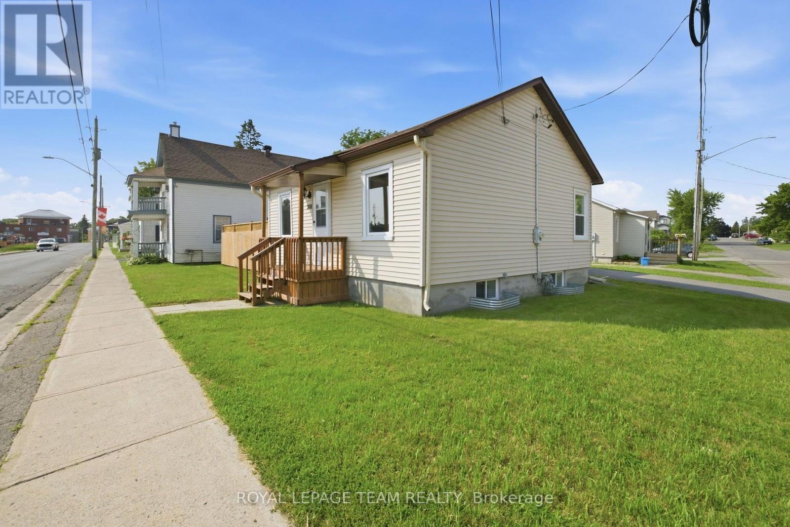 218 Rideau Street, North Grenville, Ontario  K0G 1J0 - Photo 3 - X13576770