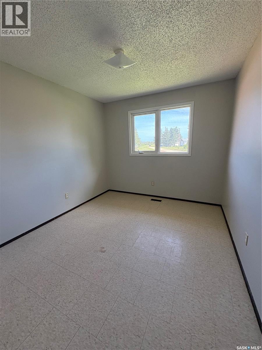215 Granatier Avenue, Lestock, Saskatchewan  S0A 2C0 - Photo 7 - SK042829
