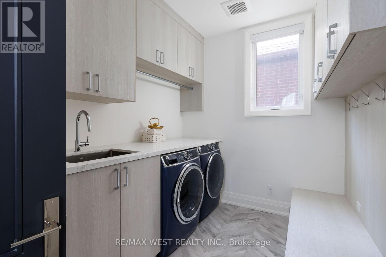 64 Thompson Avenue, Toronto, Ontario  M8Z 3T4 - Photo 22 - W13056992