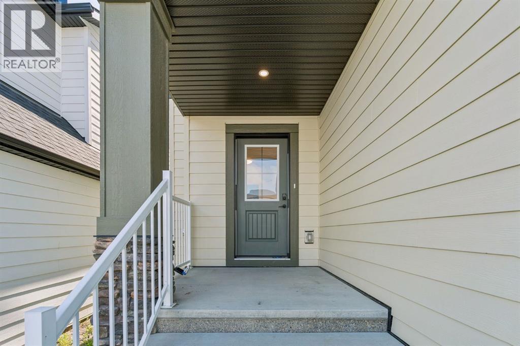 2046 Fowler Road SW, Airdrie, Alberta  T4B 4T6 - Photo 2 - A2330015